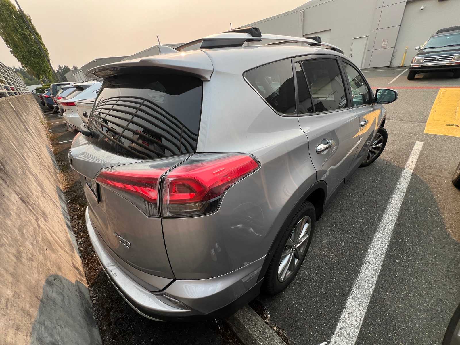 Thumbnail: 2016 Toyota RAV4 - 10