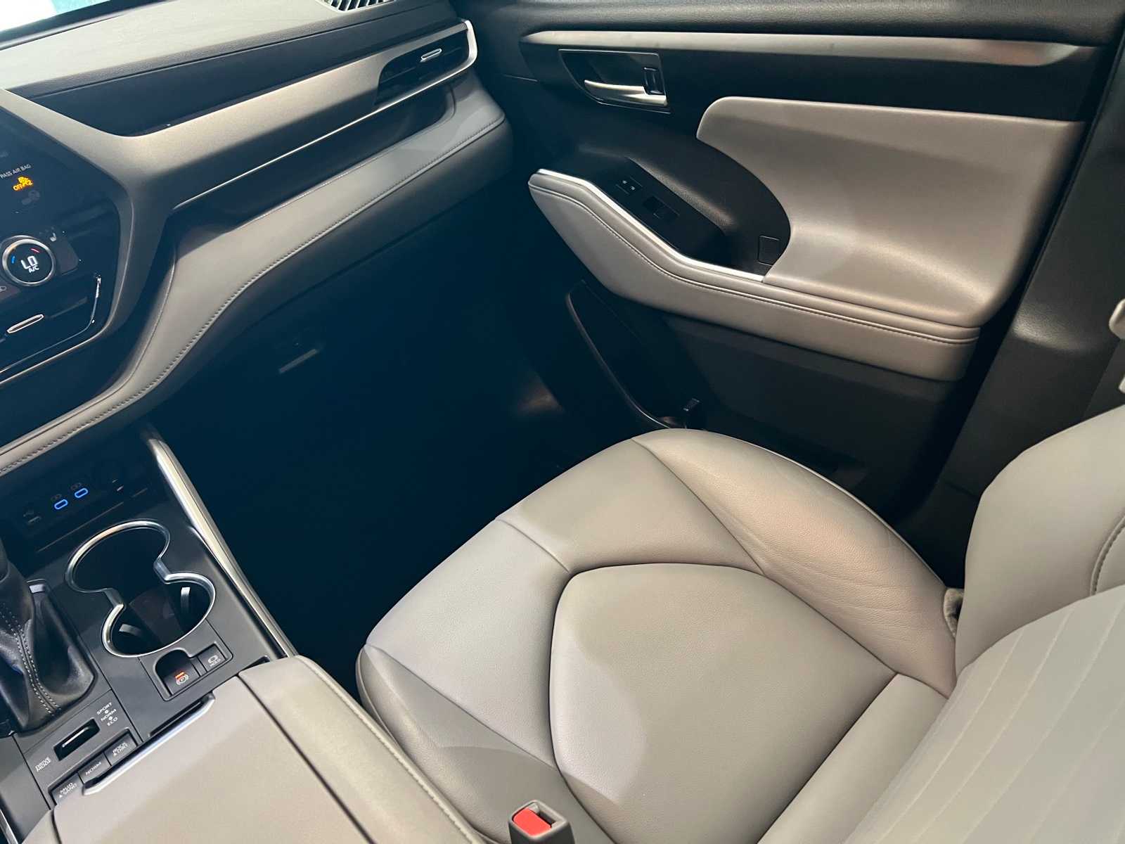 2022 Toyota Highlander XLE 10