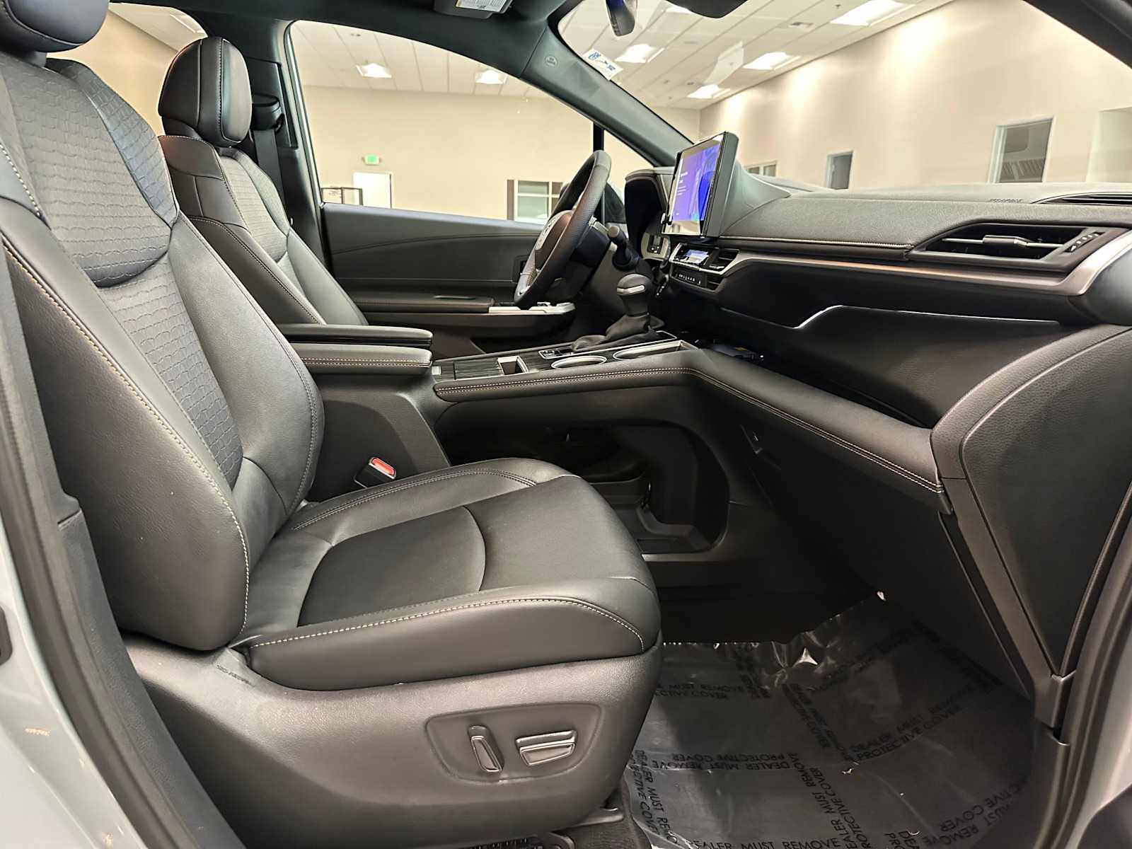 Thumbnail: 2025 Toyota Sienna - 28