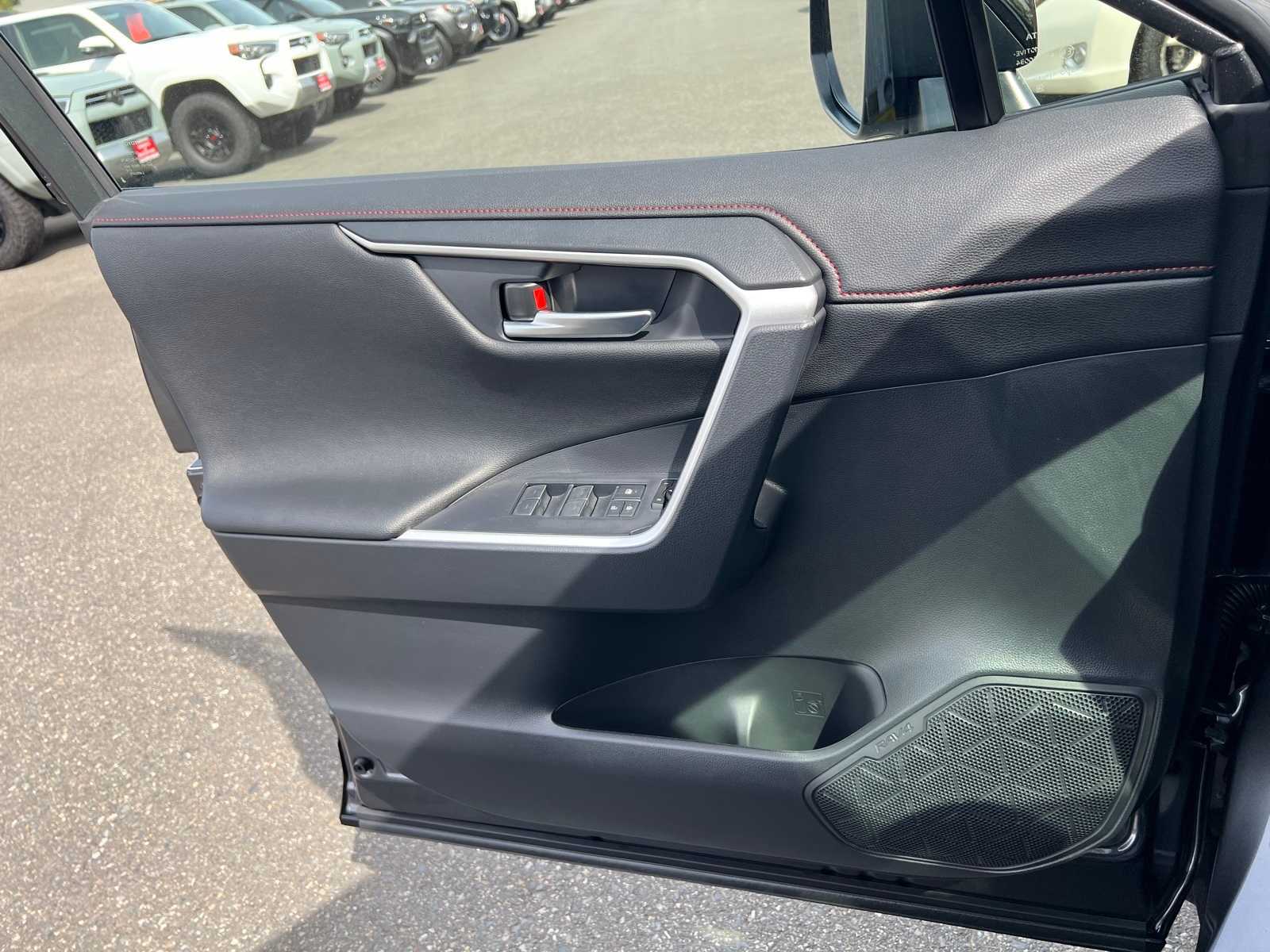 2025 Toyota RAV4 XSE 18