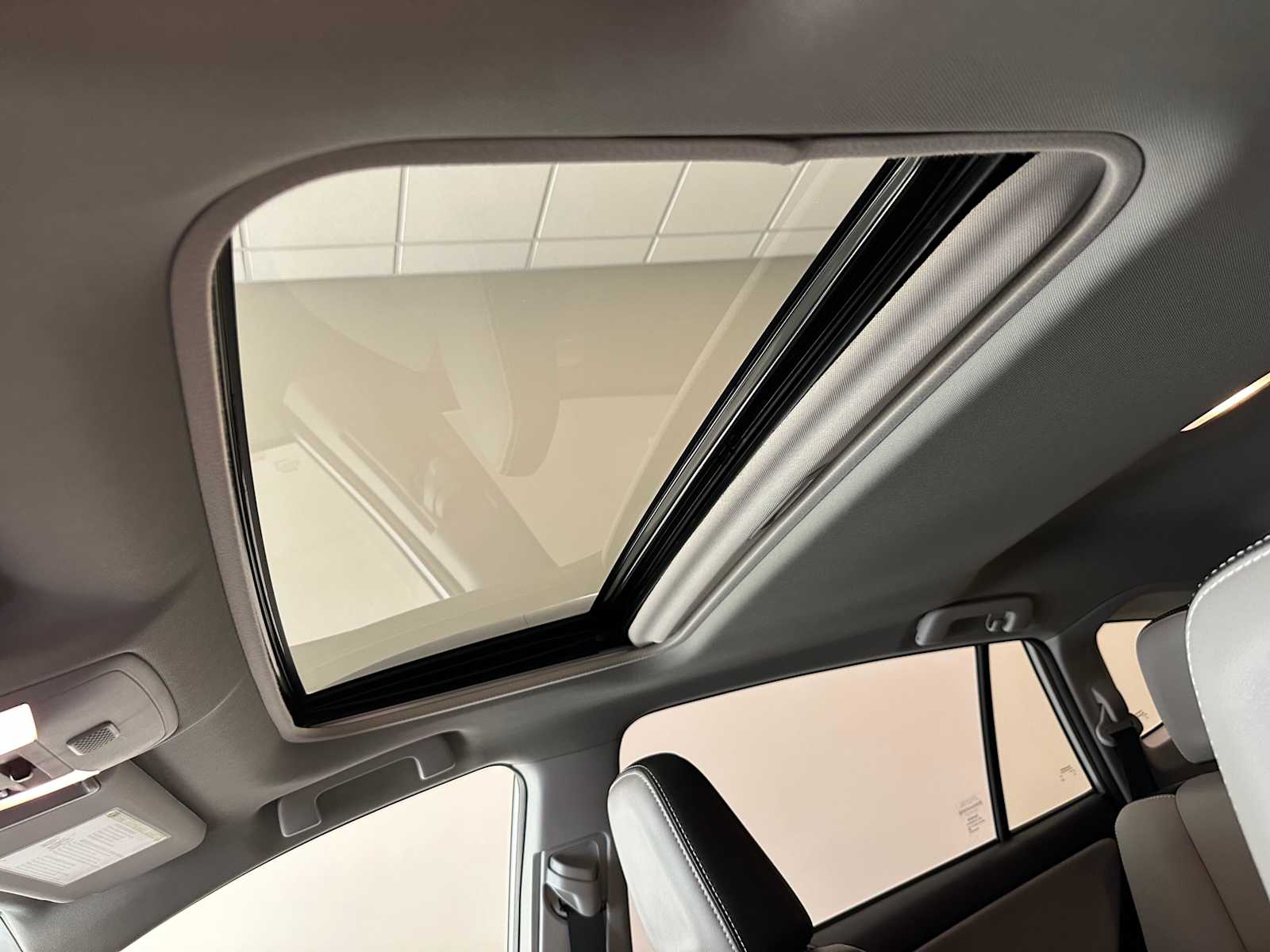 Thumbnail: 2018 Toyota RAV4 - 20