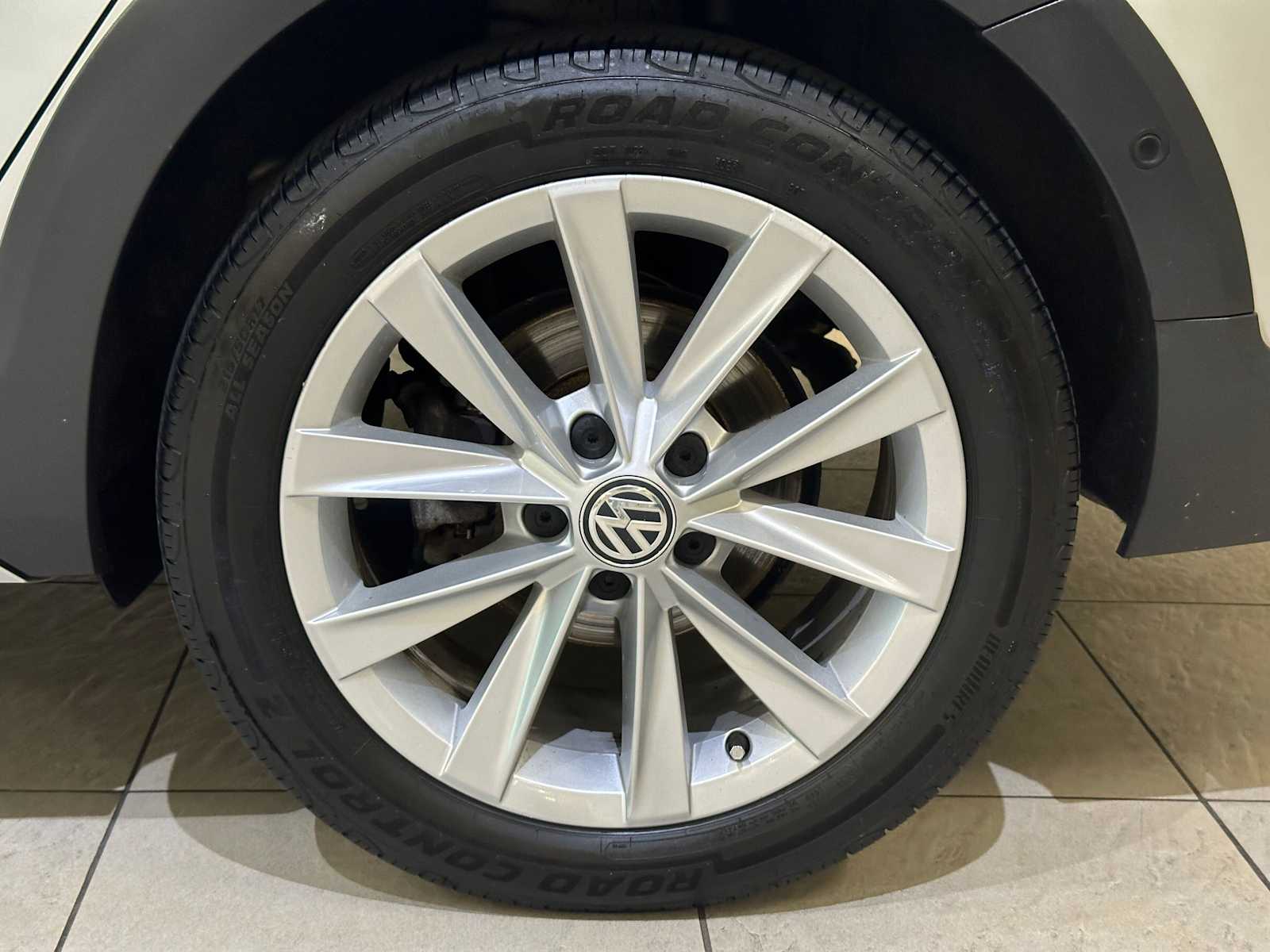 Thumbnail: 2017 Volkswagen Golf - 8