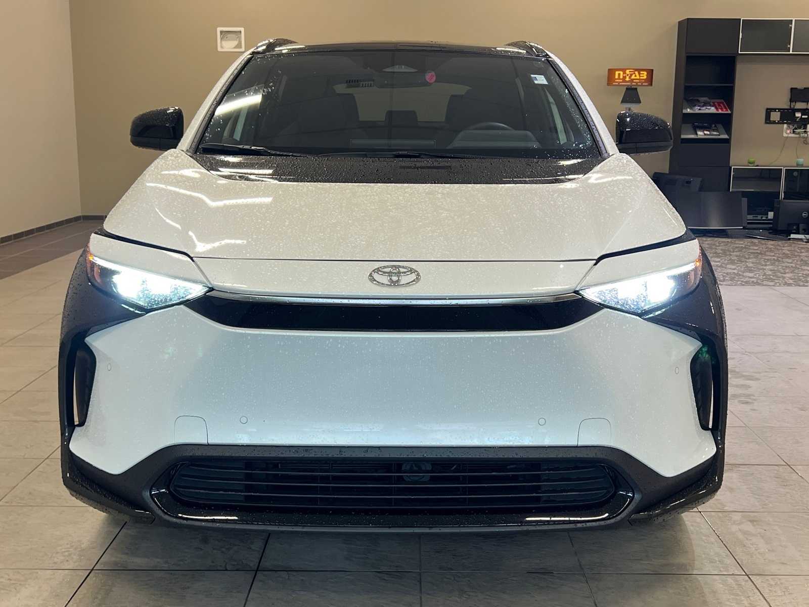 Thumbnail: 2024 Toyota bZ4X - 8