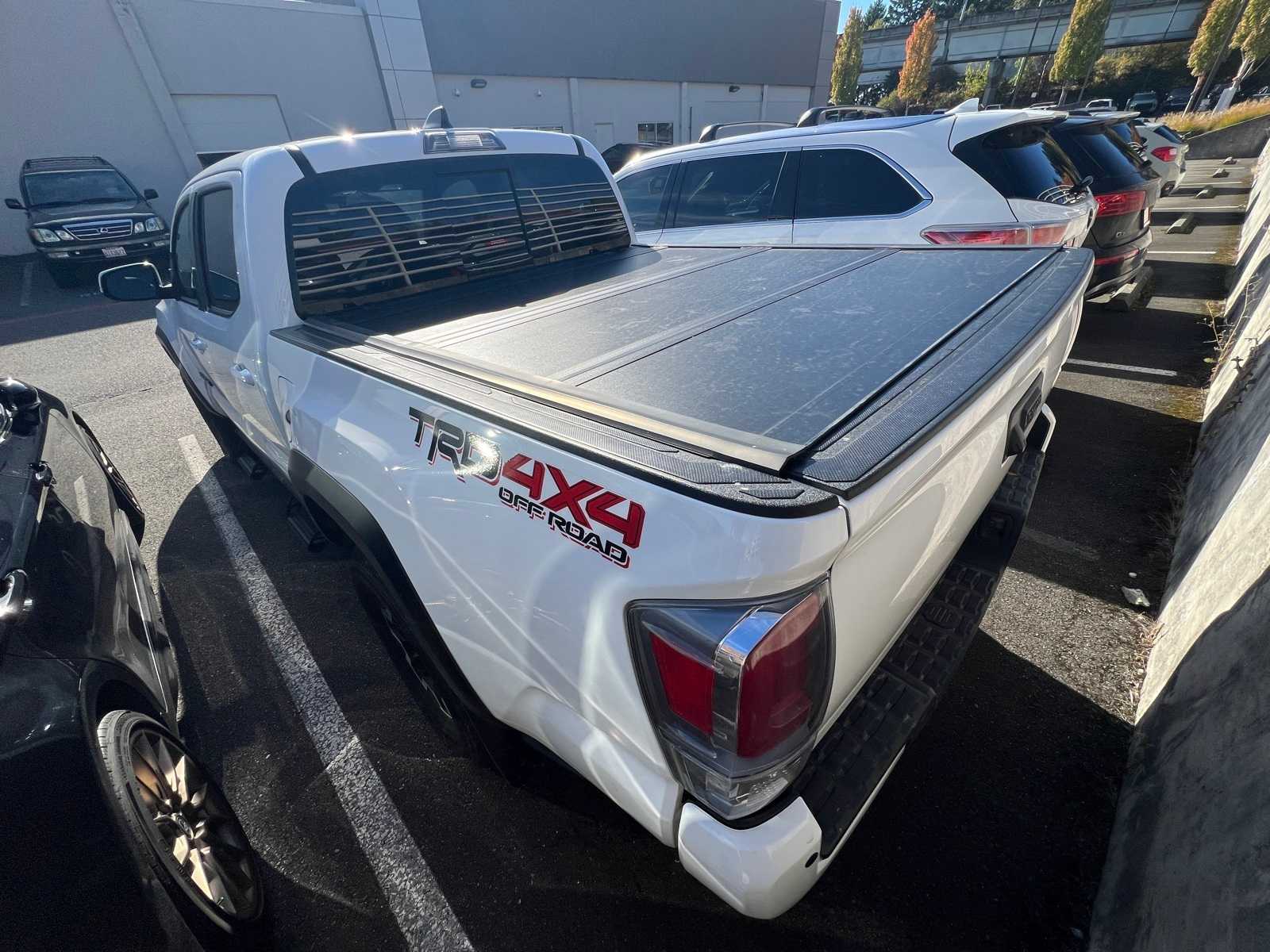 Thumbnail: 2020 Toyota Tacoma - 10