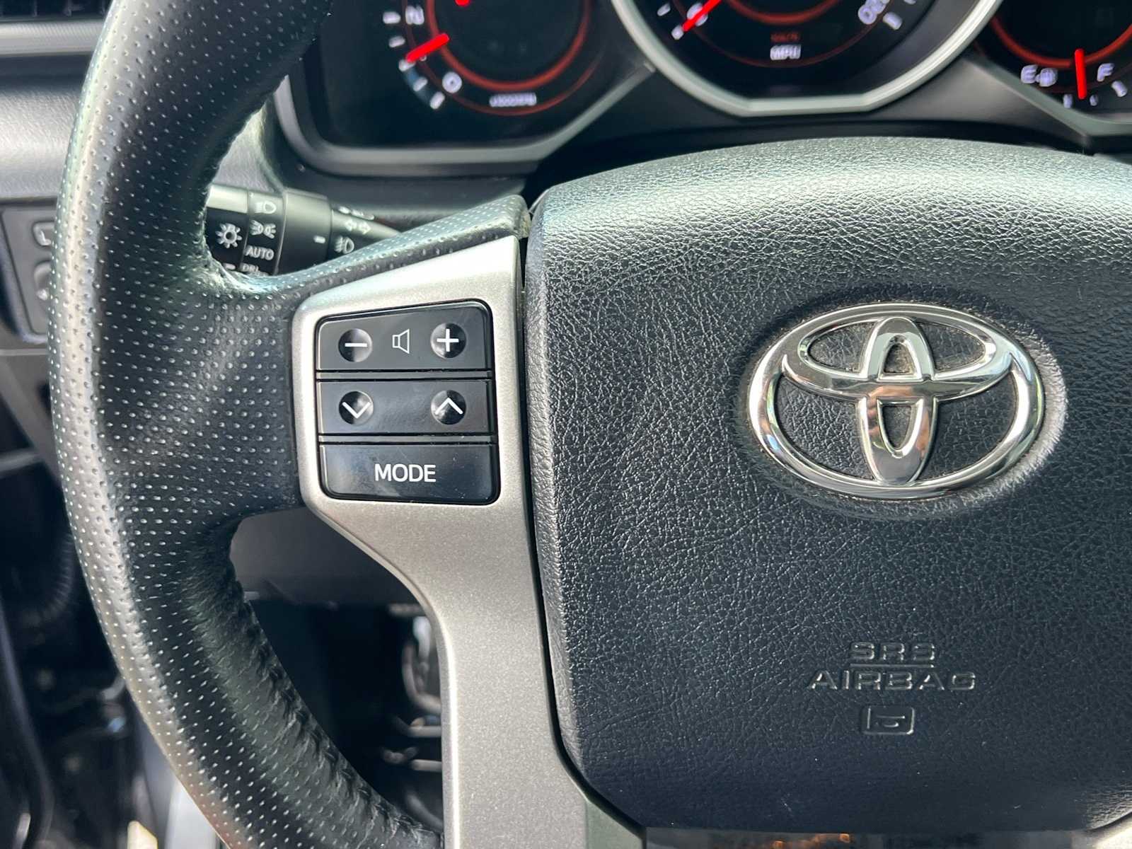 Thumbnail: 2011 Toyota 4Runner - 21