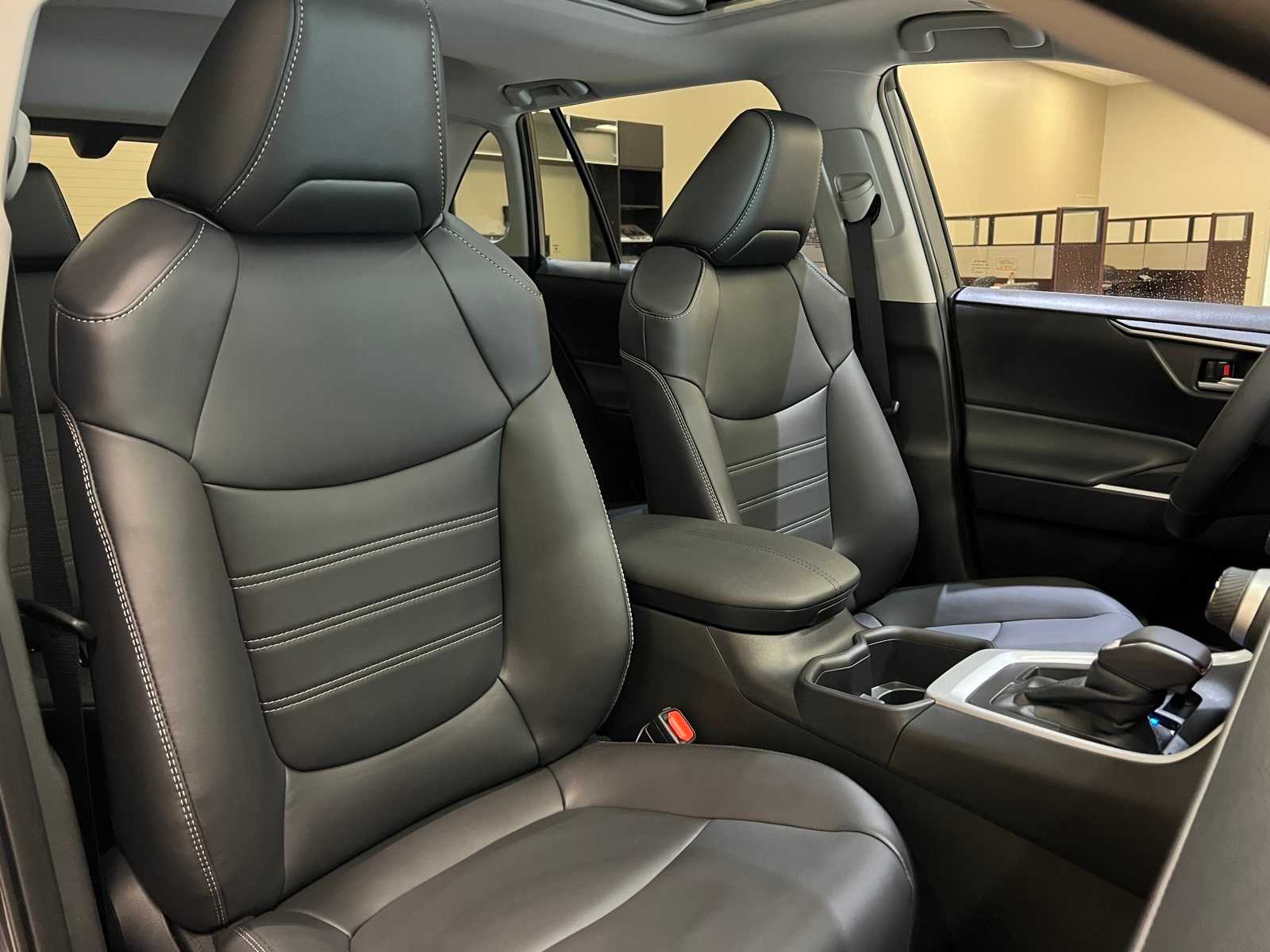 Thumbnail: 2025 Toyota RAV4 - 14