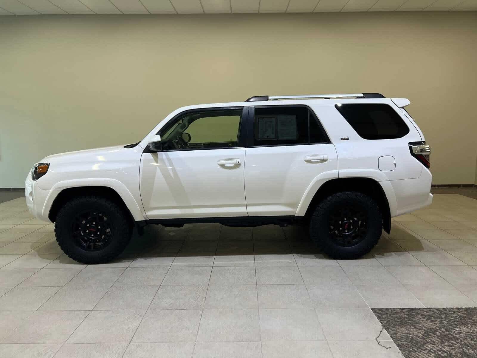 Thumbnail: 2019 Toyota 4Runner - 3