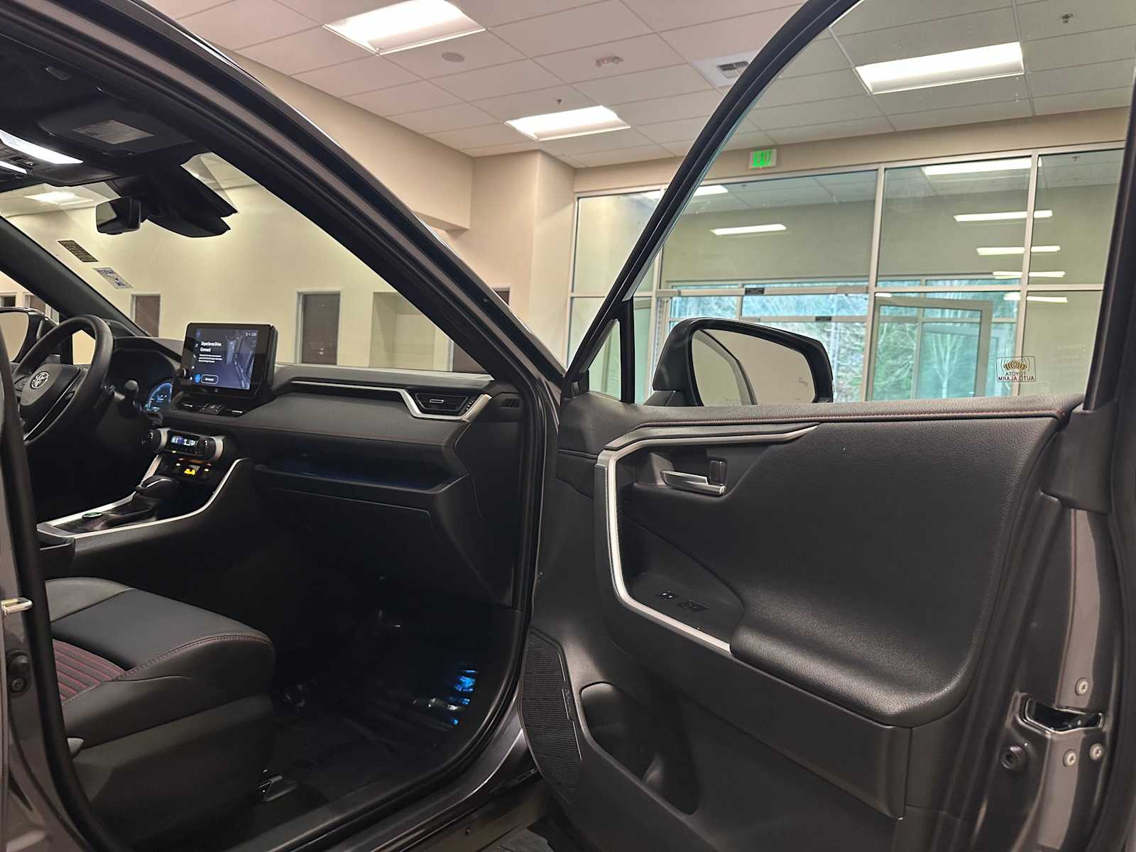 Thumbnail: 2025 Toyota RAV4 - 29