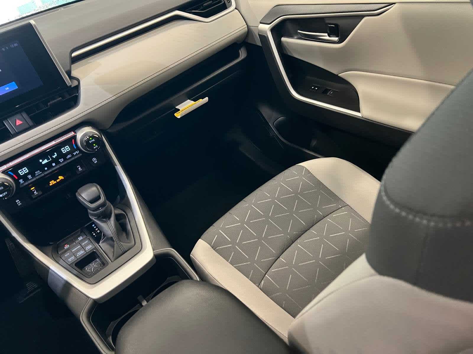 Thumbnail: 2025 Toyota RAV4 - 11