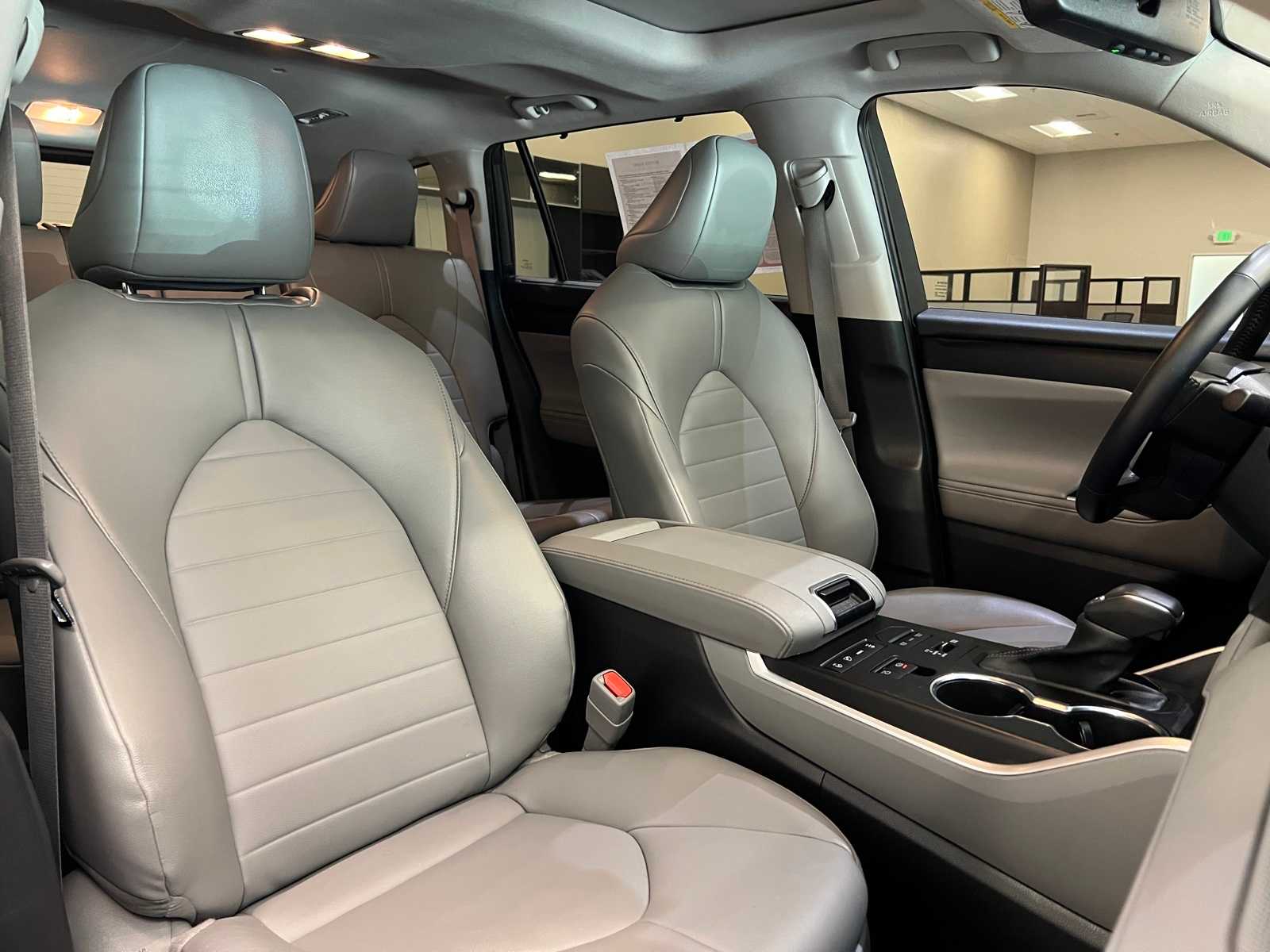 2022 Toyota Highlander XLE 13