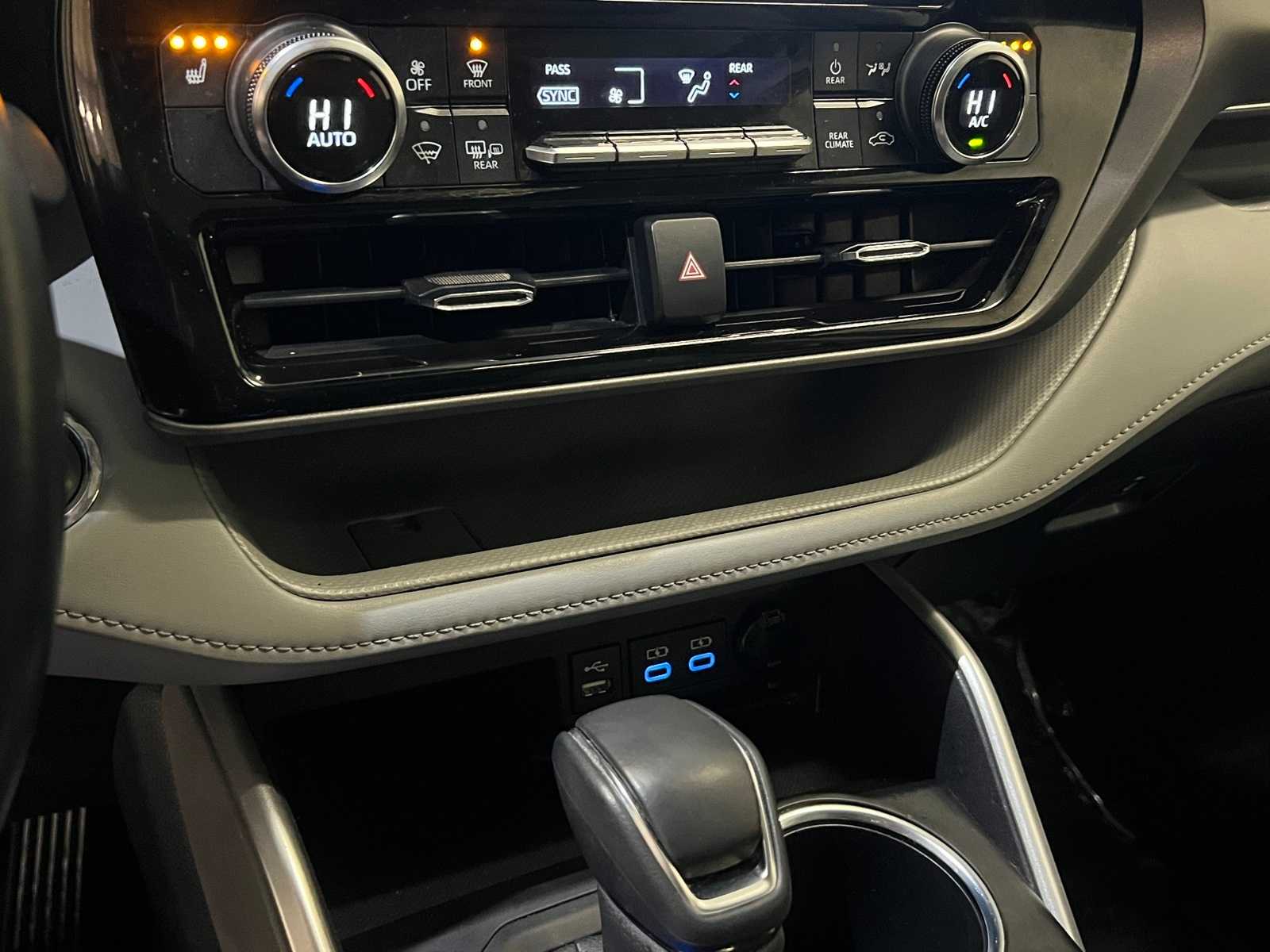 Thumbnail: 2022 Toyota Highlander - 25