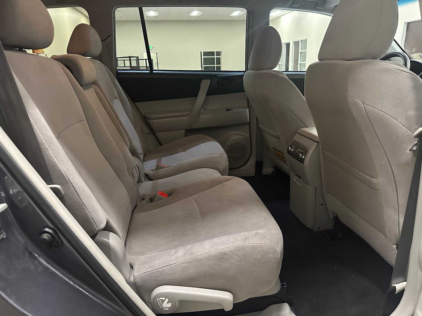 Thumbnail: 2012 Toyota Highlander - 23