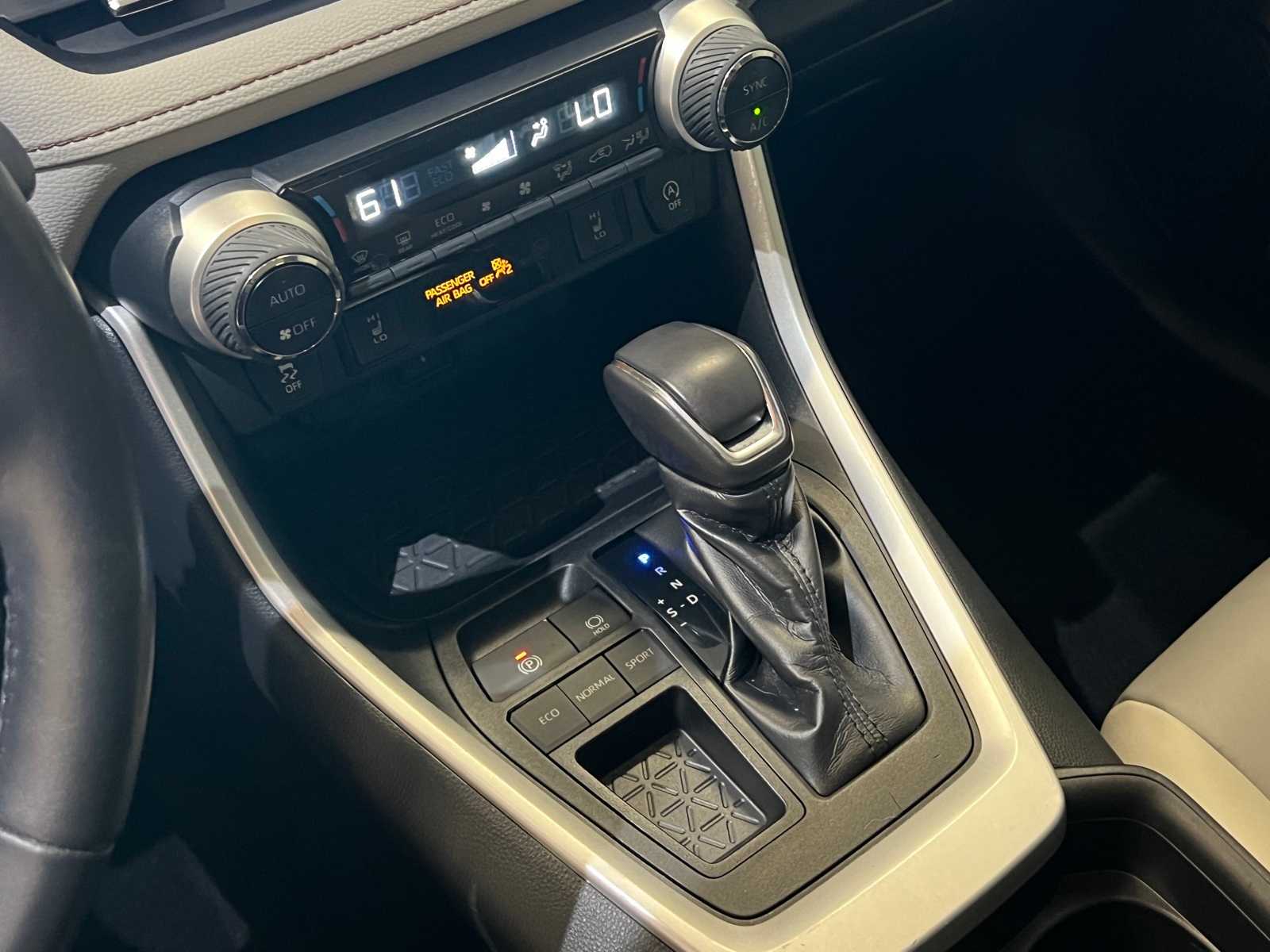 Thumbnail: 2021 Toyota RAV4 - 23