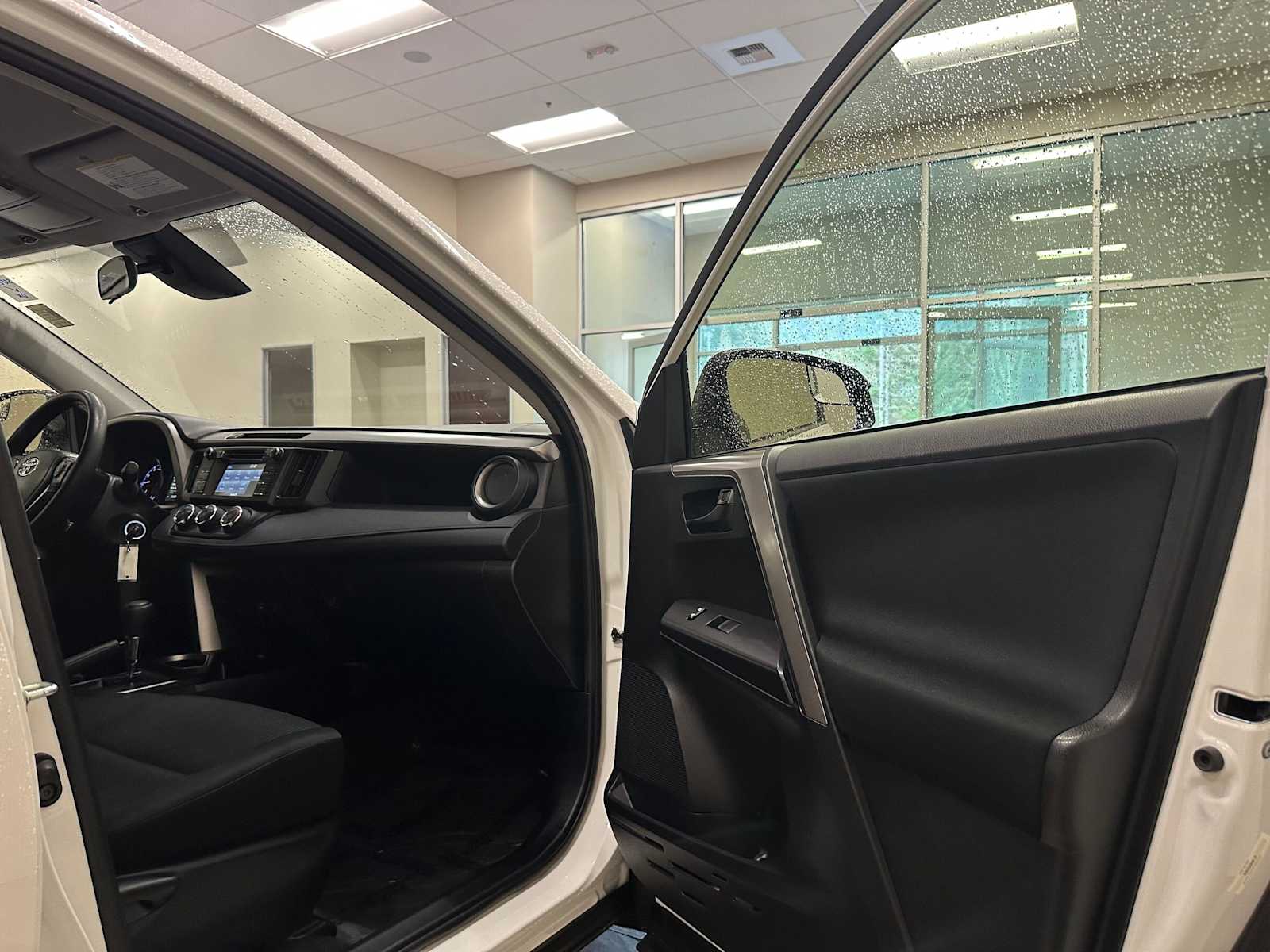 Thumbnail: 2018 Toyota RAV4 - 26