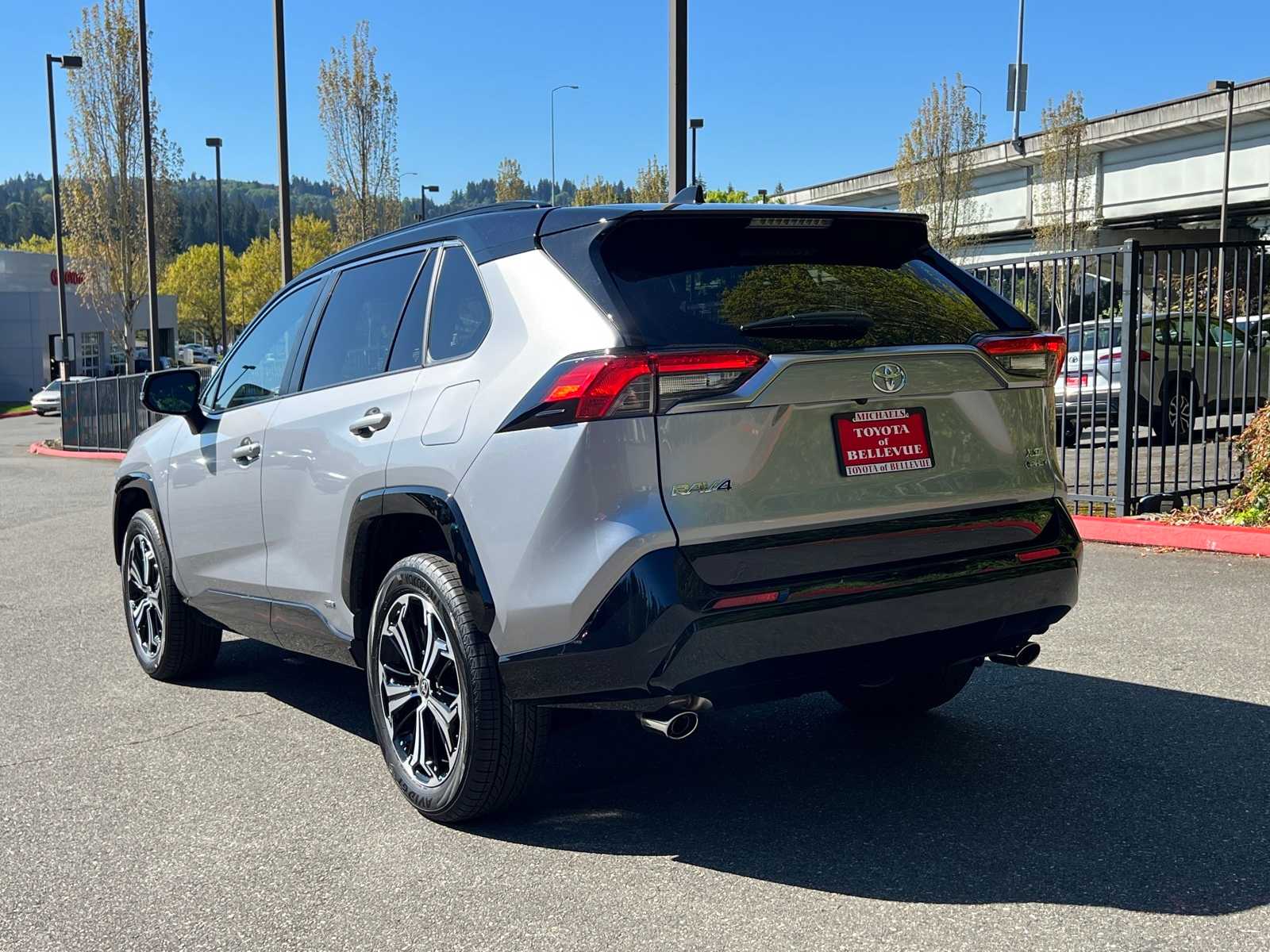 2025 Toyota RAV4 XSE 4