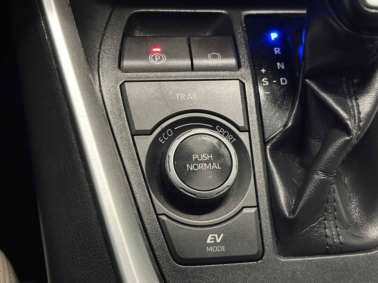 Thumbnail: 2019 Toyota RAV4 - 16