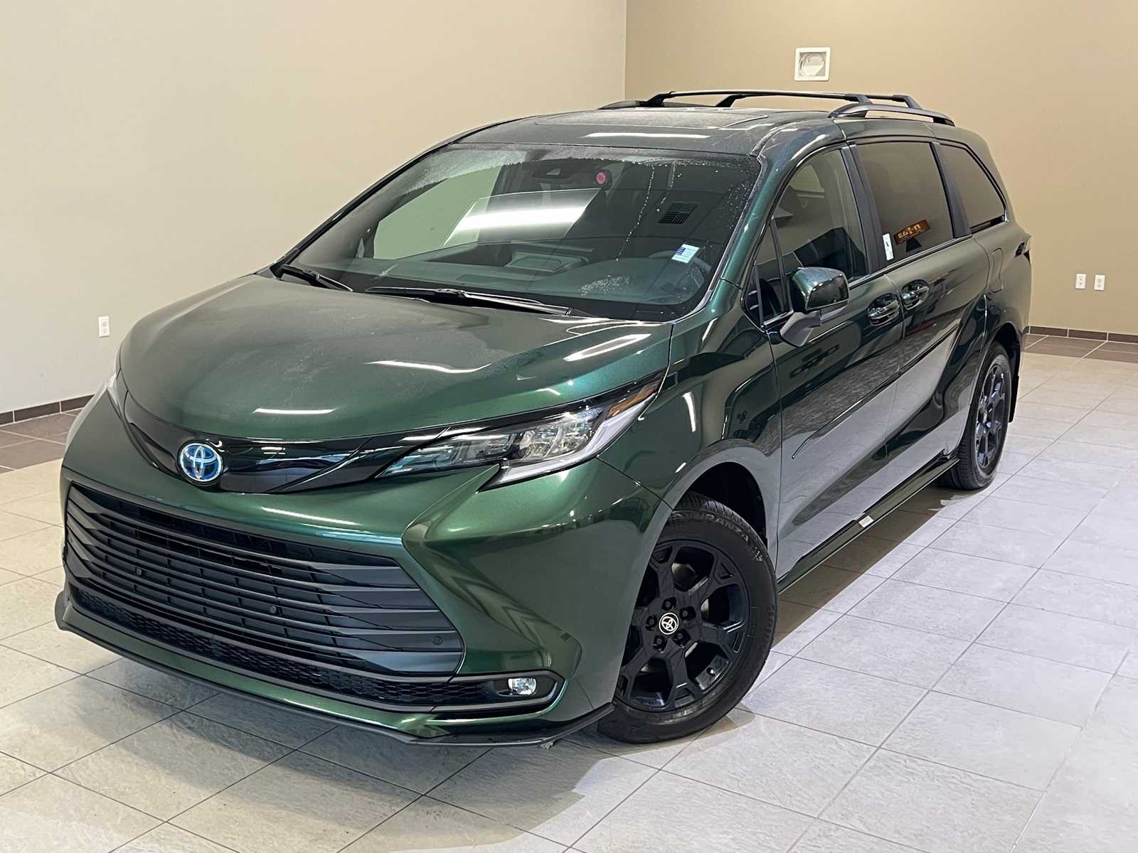 2025 Toyota Sienna Woodland Edition's photo