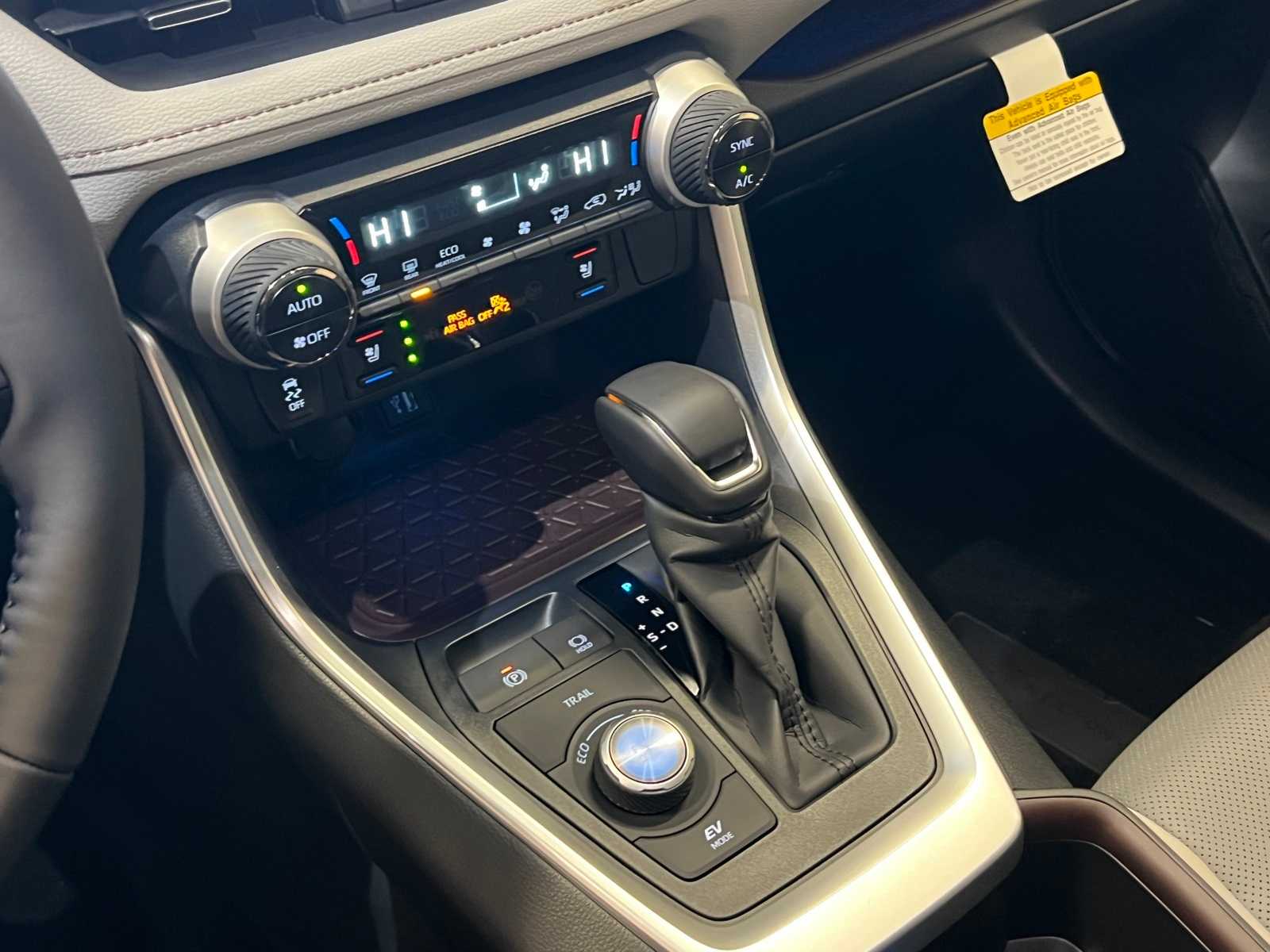 Thumbnail: 2025 Toyota RAV4 - 23