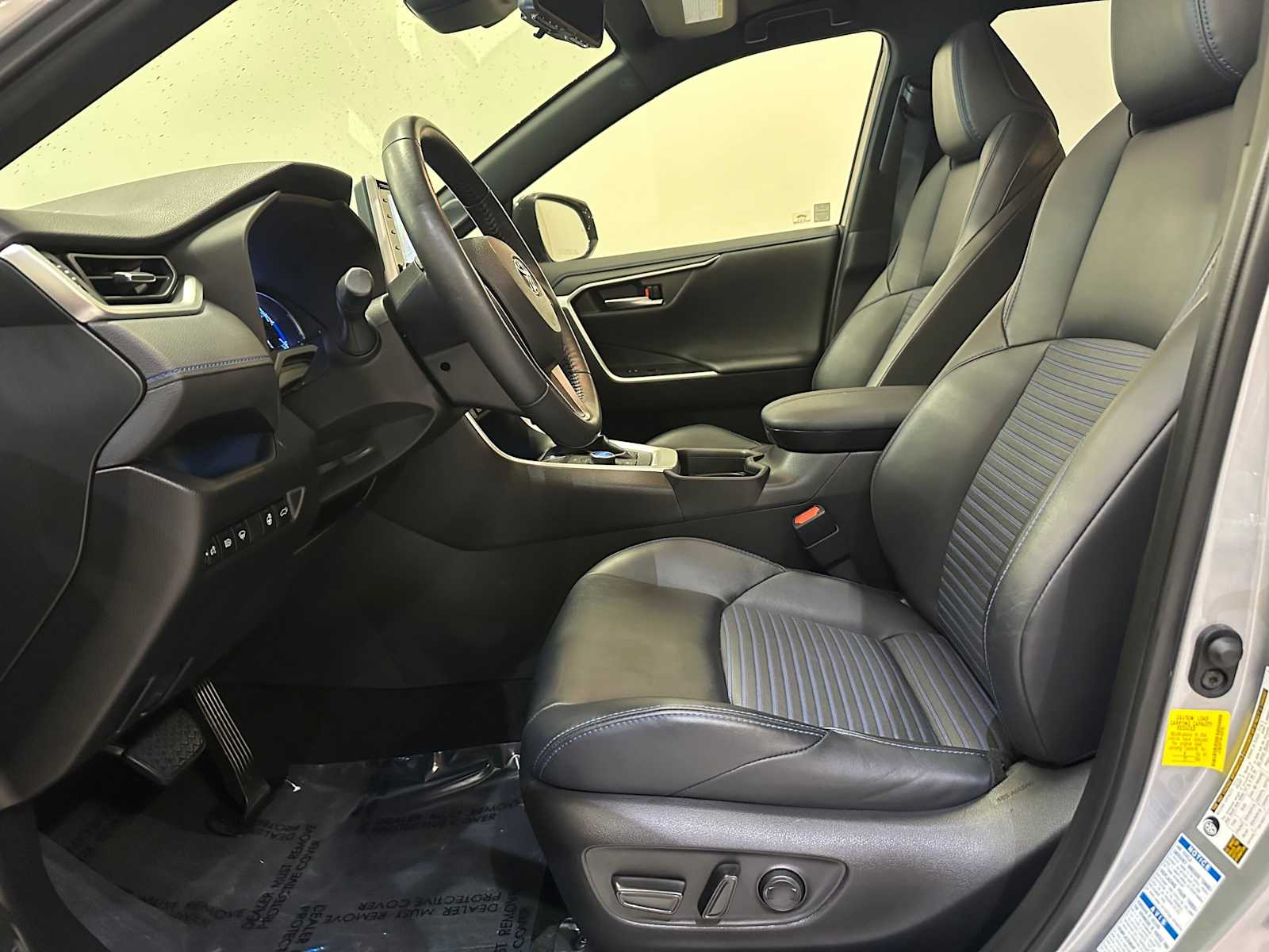 Thumbnail: 2019 Toyota RAV4 - 21