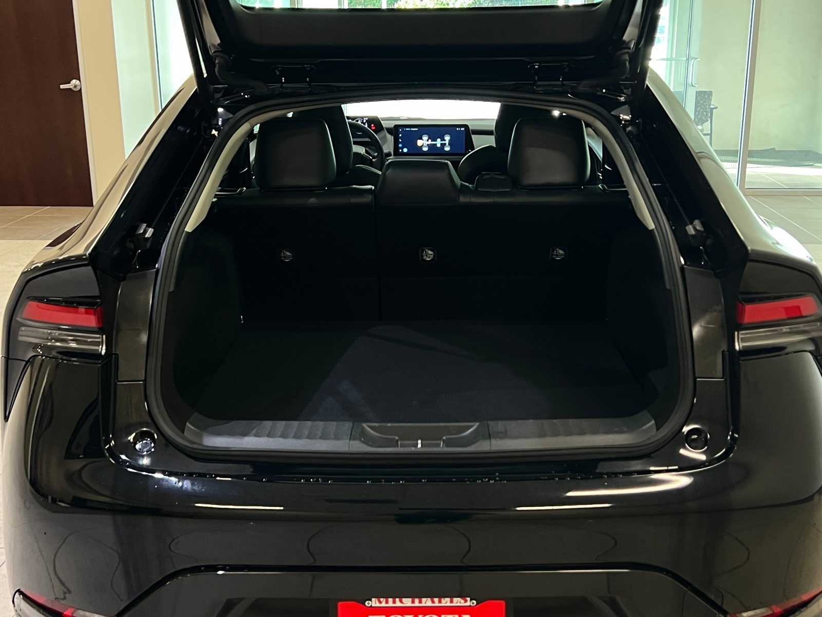 Thumbnail: 2024 Toyota Prius - 31