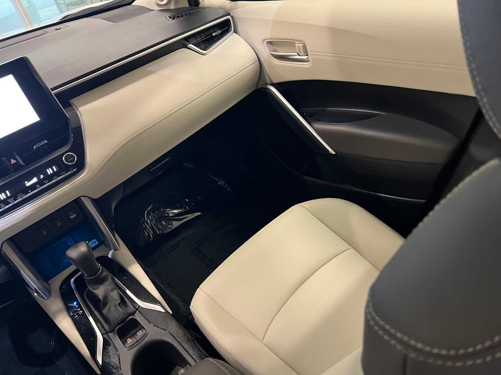 Thumbnail: 2023 Toyota Corolla Cross - 11