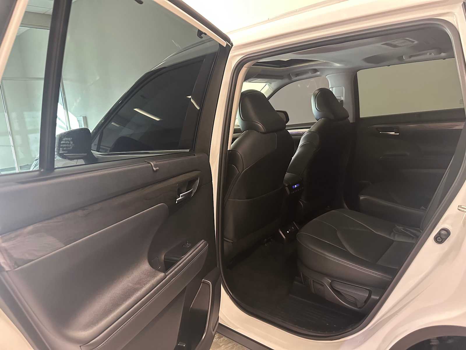 Thumbnail: 2023 Toyota Highlander - 25