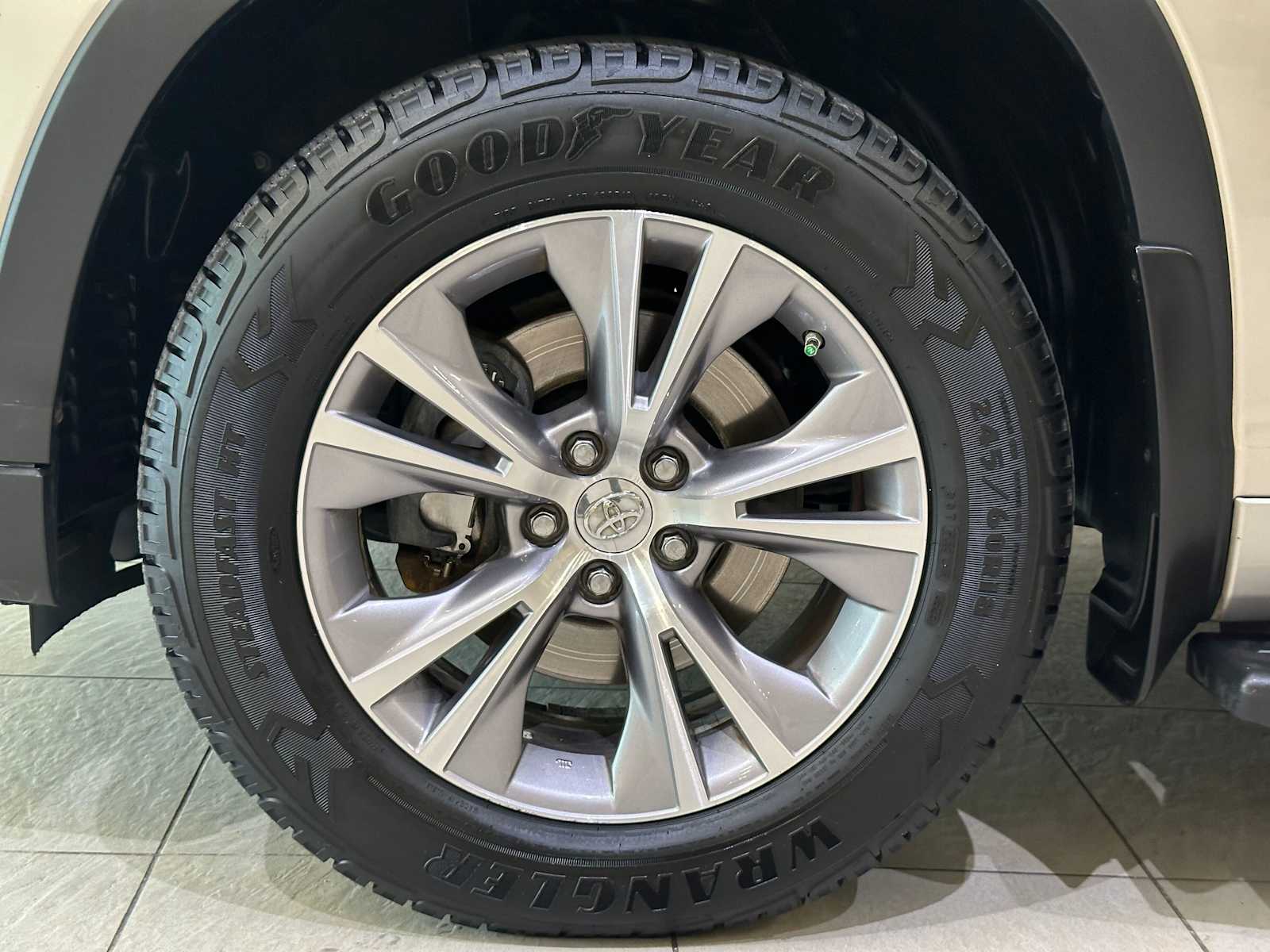 Thumbnail: 2015 Toyota Highlander - 9