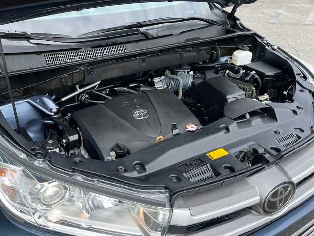 Thumbnail: 2019 Toyota Highlander - 9