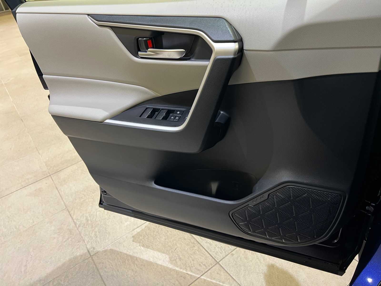 Thumbnail: 2025 Toyota RAV4 - 18