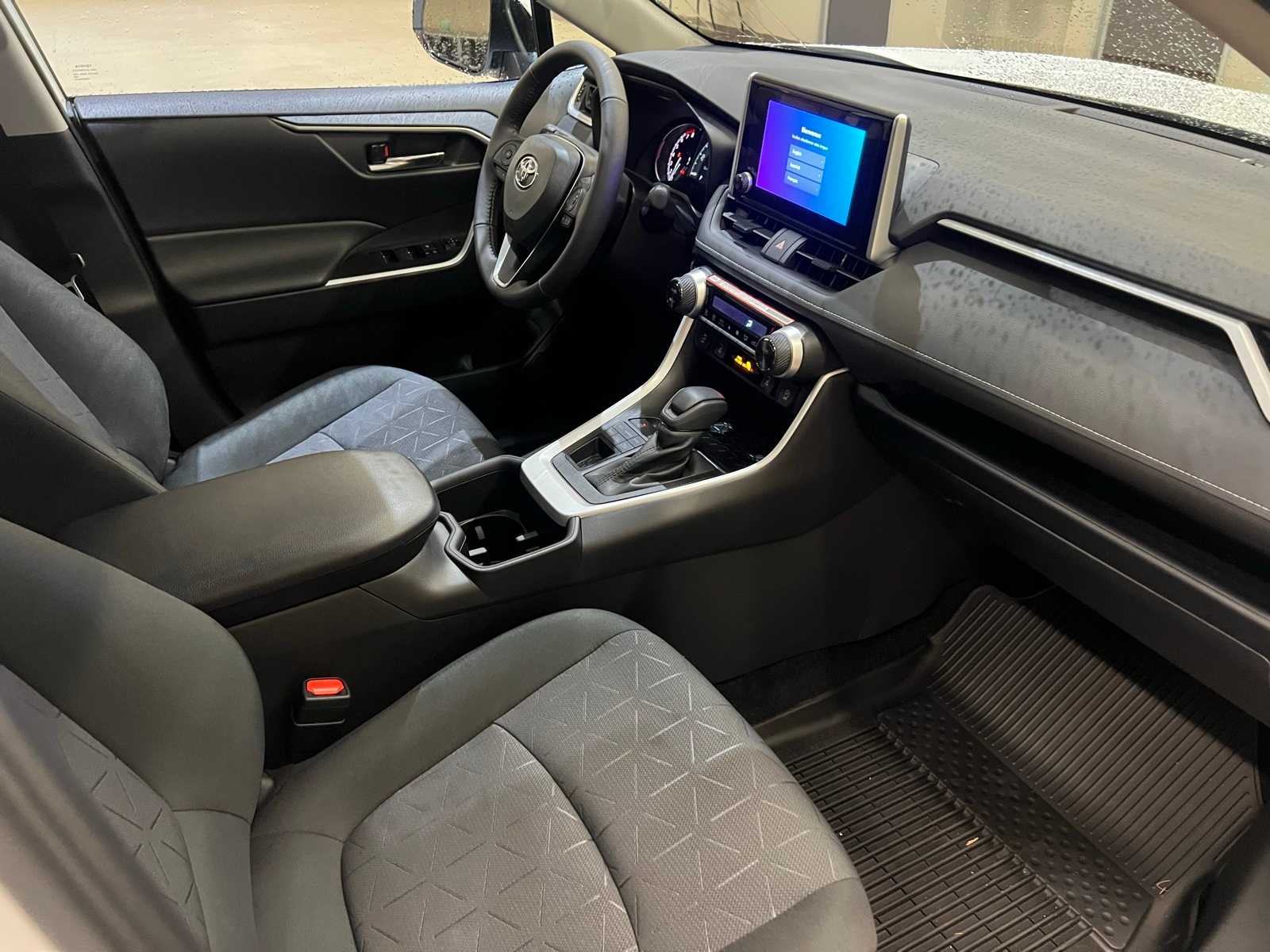 Thumbnail: 2025 Toyota RAV4 - 15