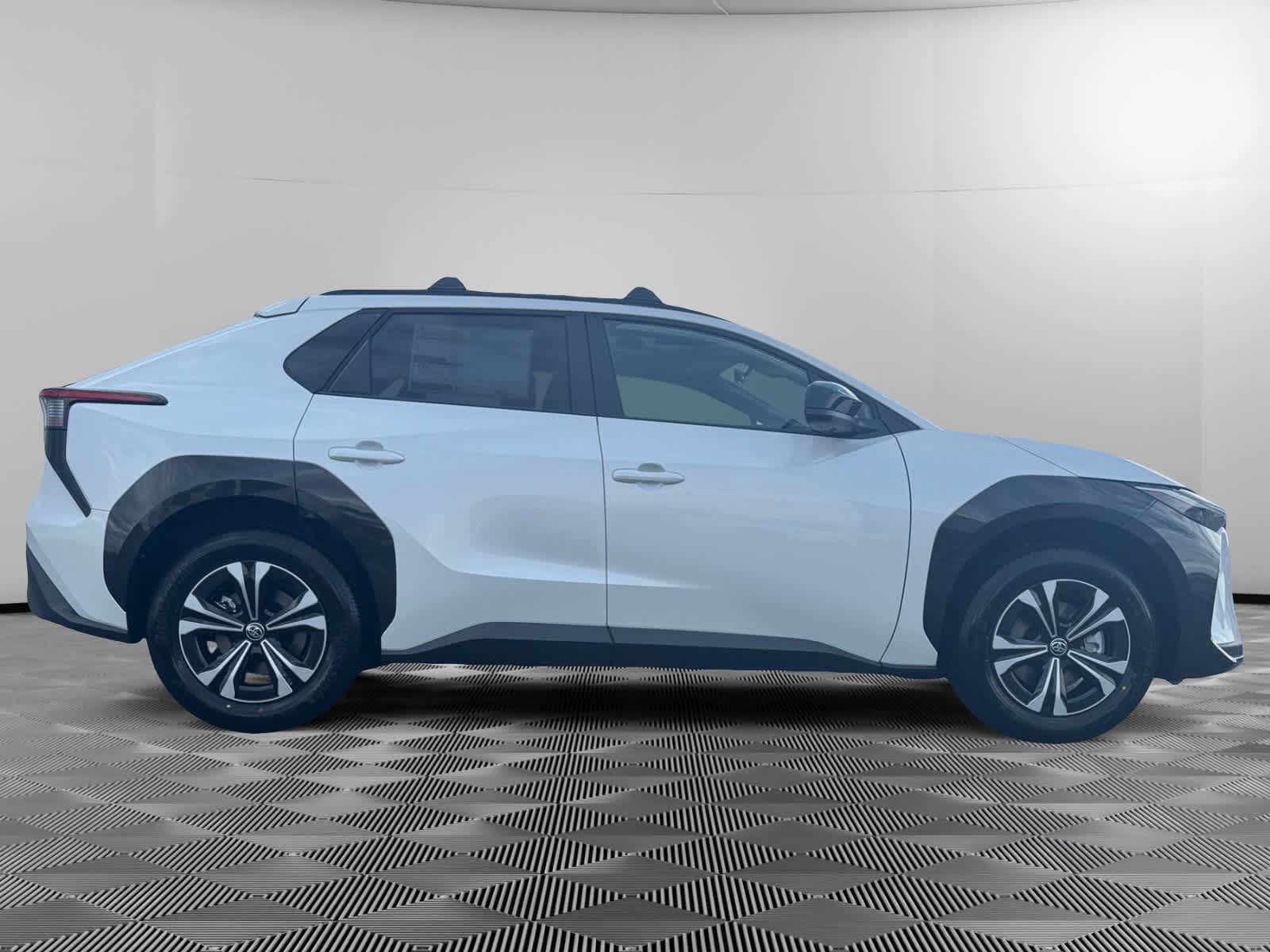 2025 Toyota bZ4X XLE 6