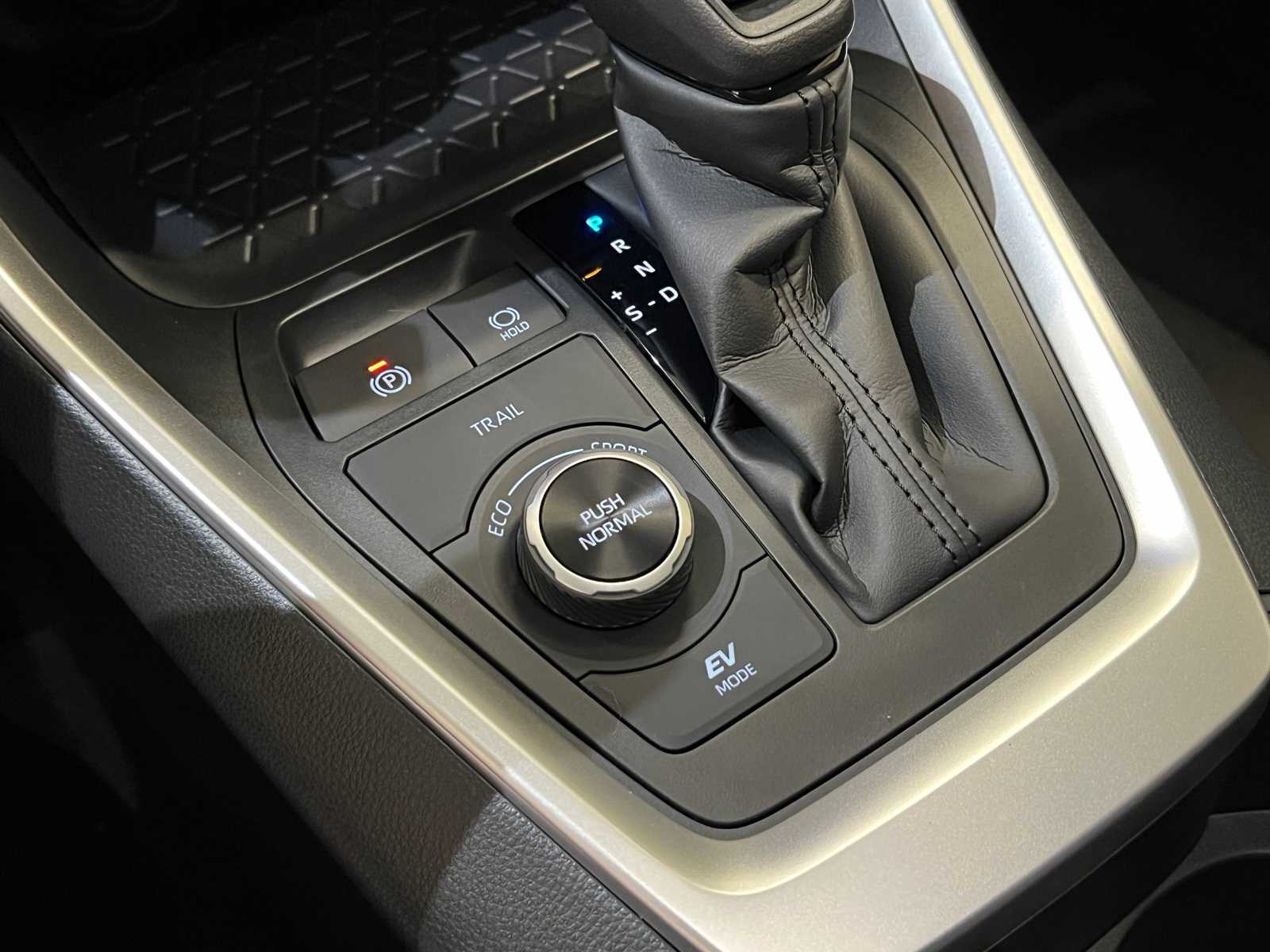 Thumbnail: 2025 Toyota RAV4 - 25