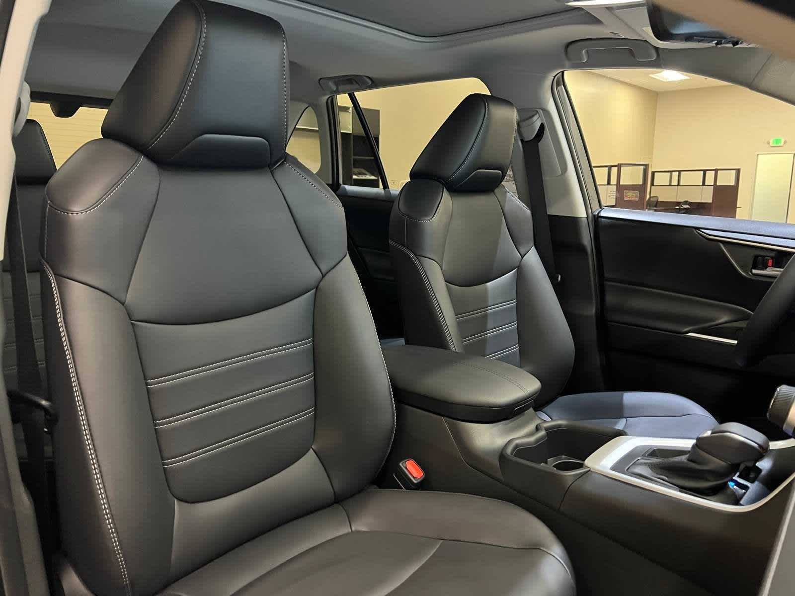 Thumbnail: 2025 Toyota RAV4 - 14