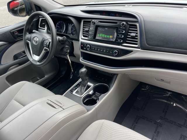 Thumbnail: 2019 Toyota Highlander - 15