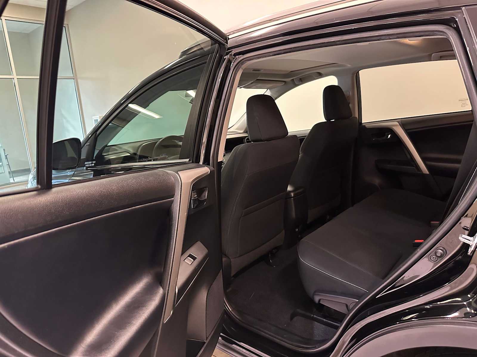 Thumbnail: 2017 Toyota RAV4 - 23