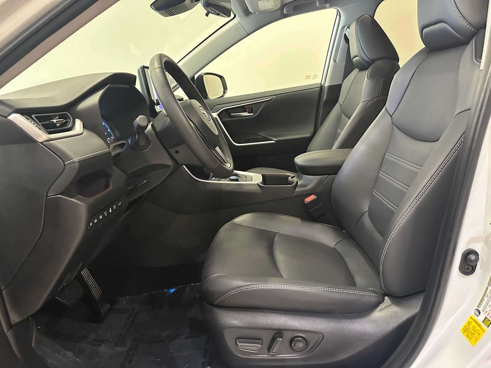 Thumbnail: 2025 Toyota RAV4 - 21