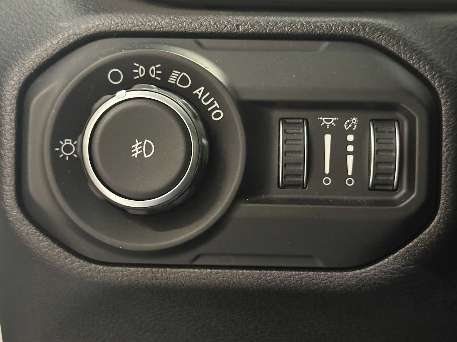 Thumbnail: 2020 Jeep Wrangler - 19