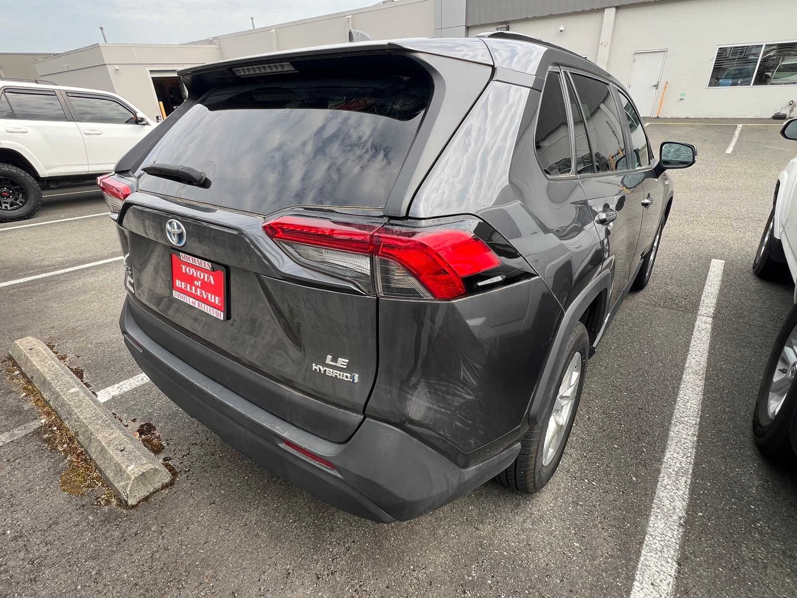 Thumbnail: 2021 Toyota RAV4 - 10