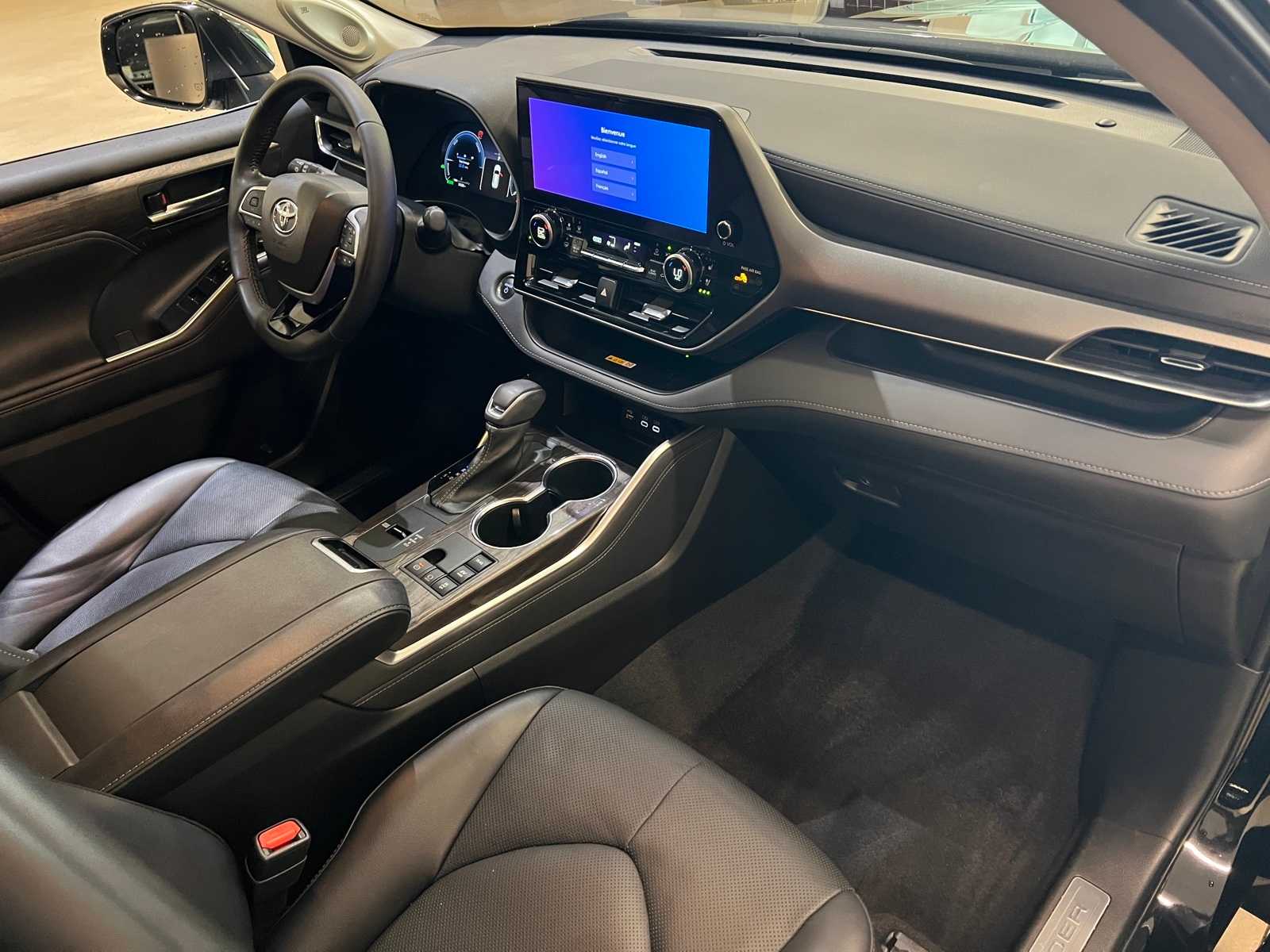 Thumbnail: 2023 Toyota Highlander - 15