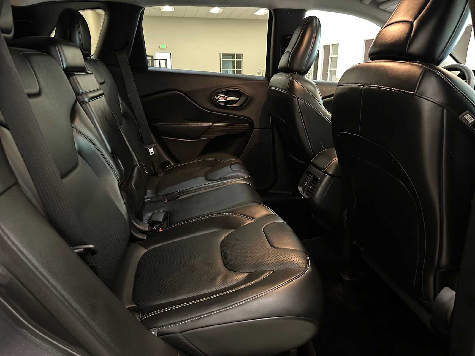 Thumbnail: 2015 Jeep Cherokee - 26