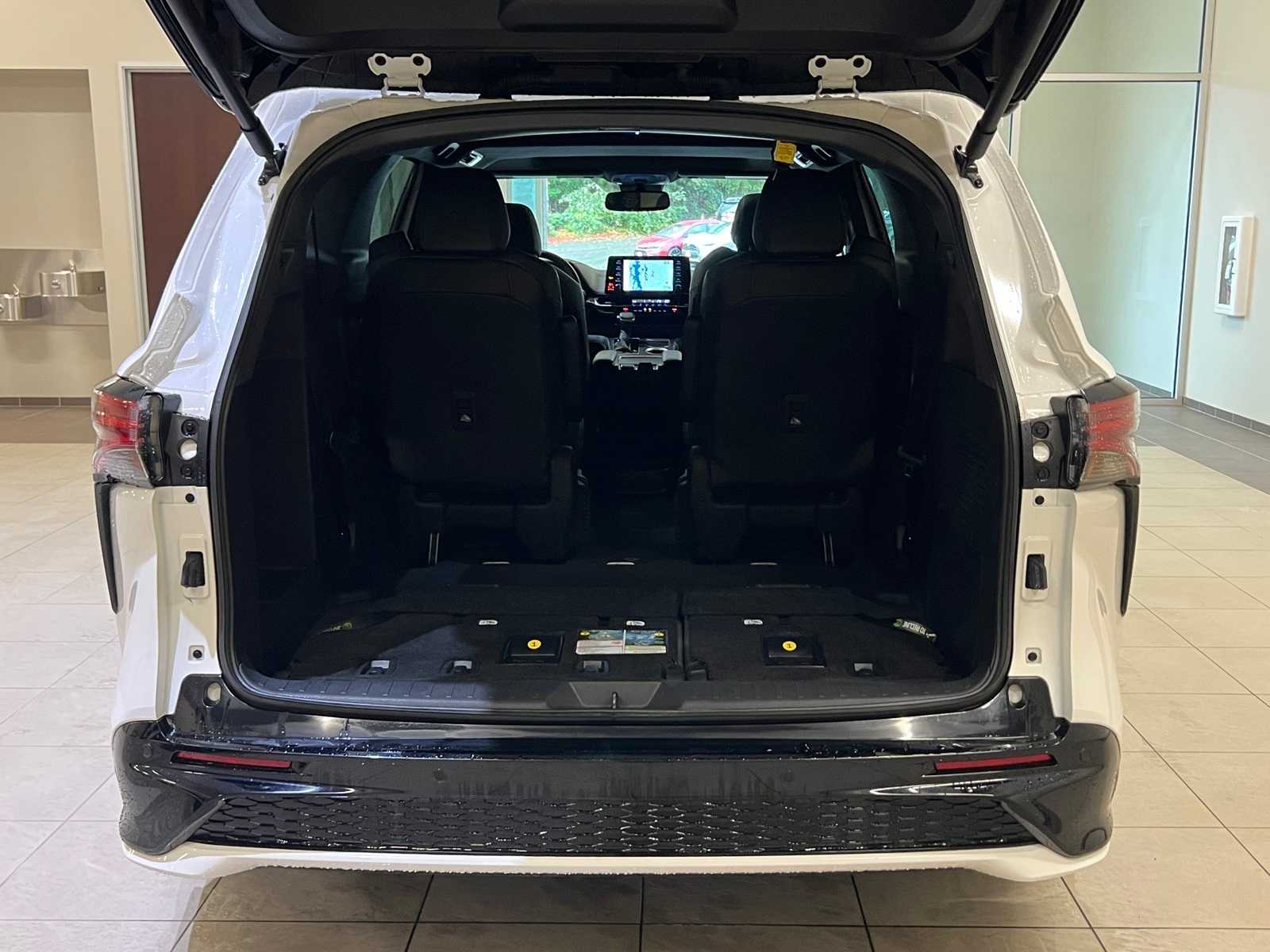 Thumbnail: 2024 Toyota Sienna - 29