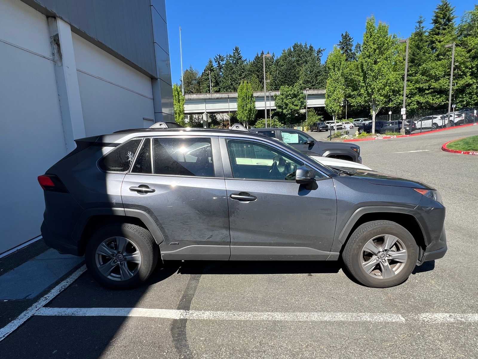 2022 Toyota RAV4 LE 6