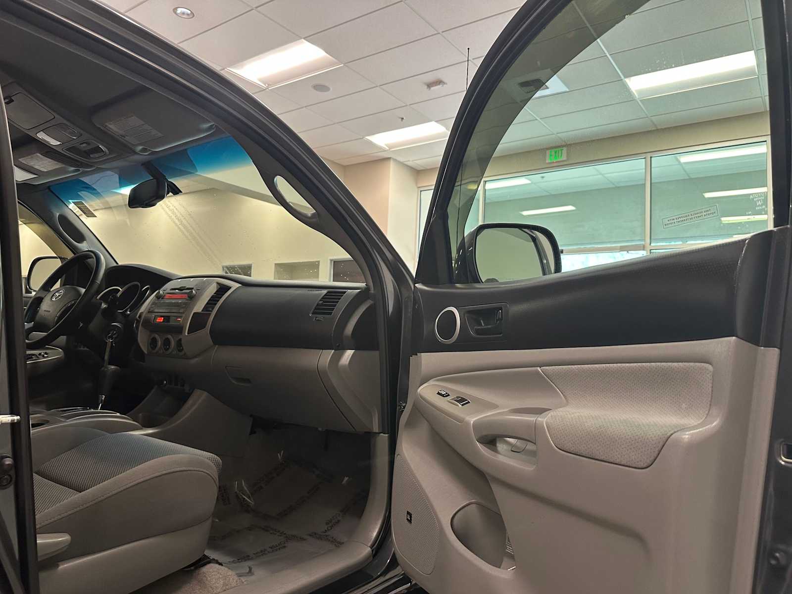 Thumbnail: 2009 Toyota Tacoma - 25