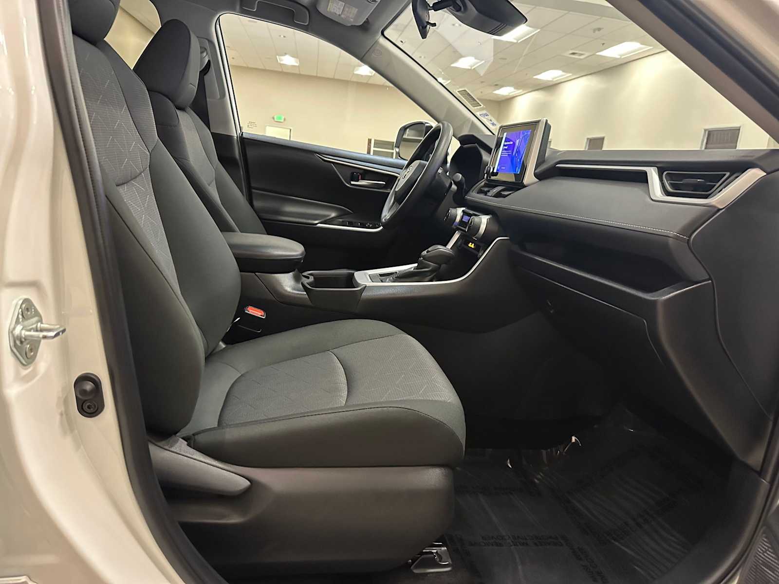 Thumbnail: 2024 Toyota RAV4 - 27