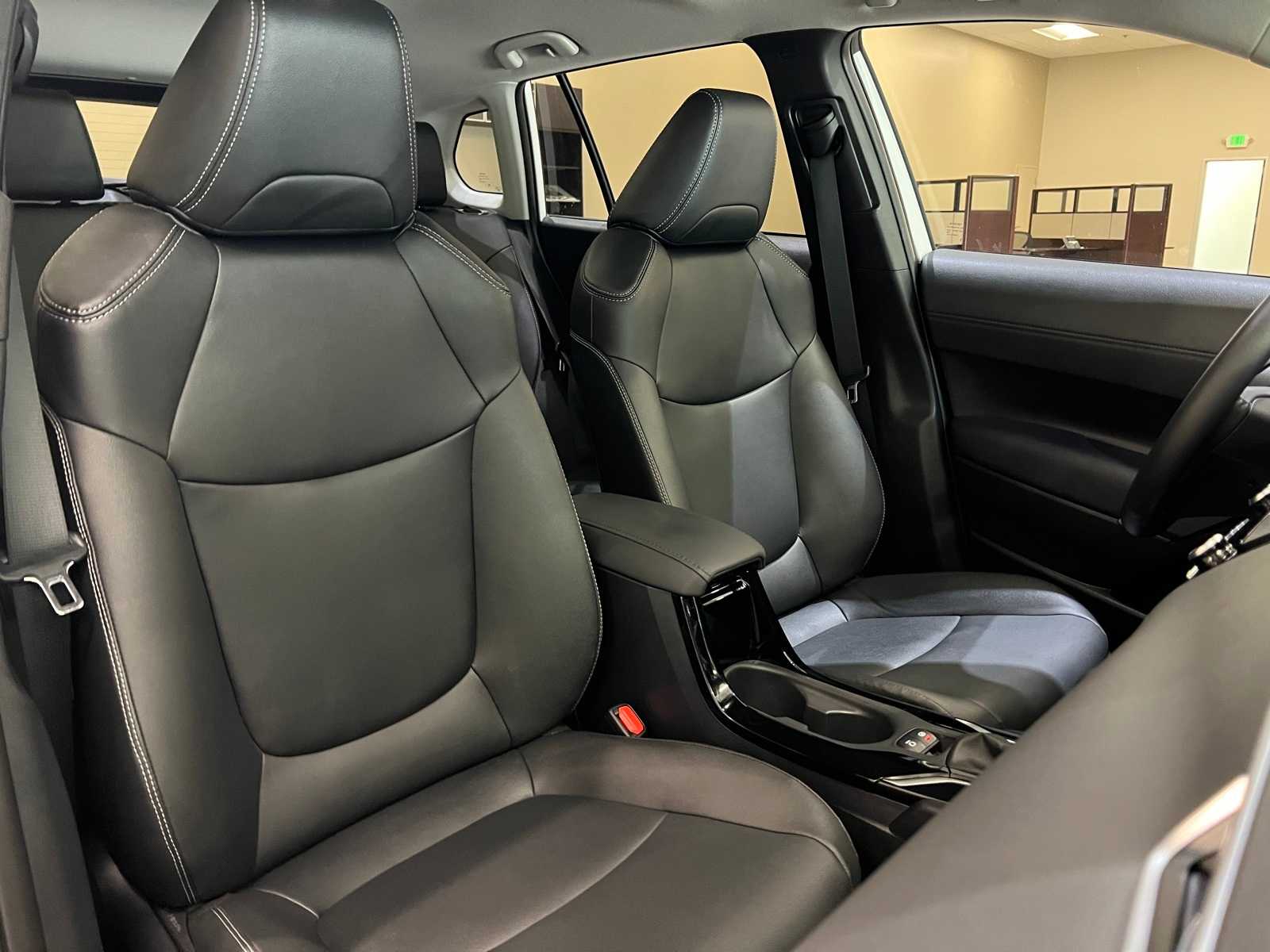 Thumbnail: 2022 Toyota Corolla Cross - 14