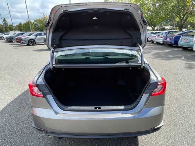 Thumbnail: 2025 Toyota Camry - 31