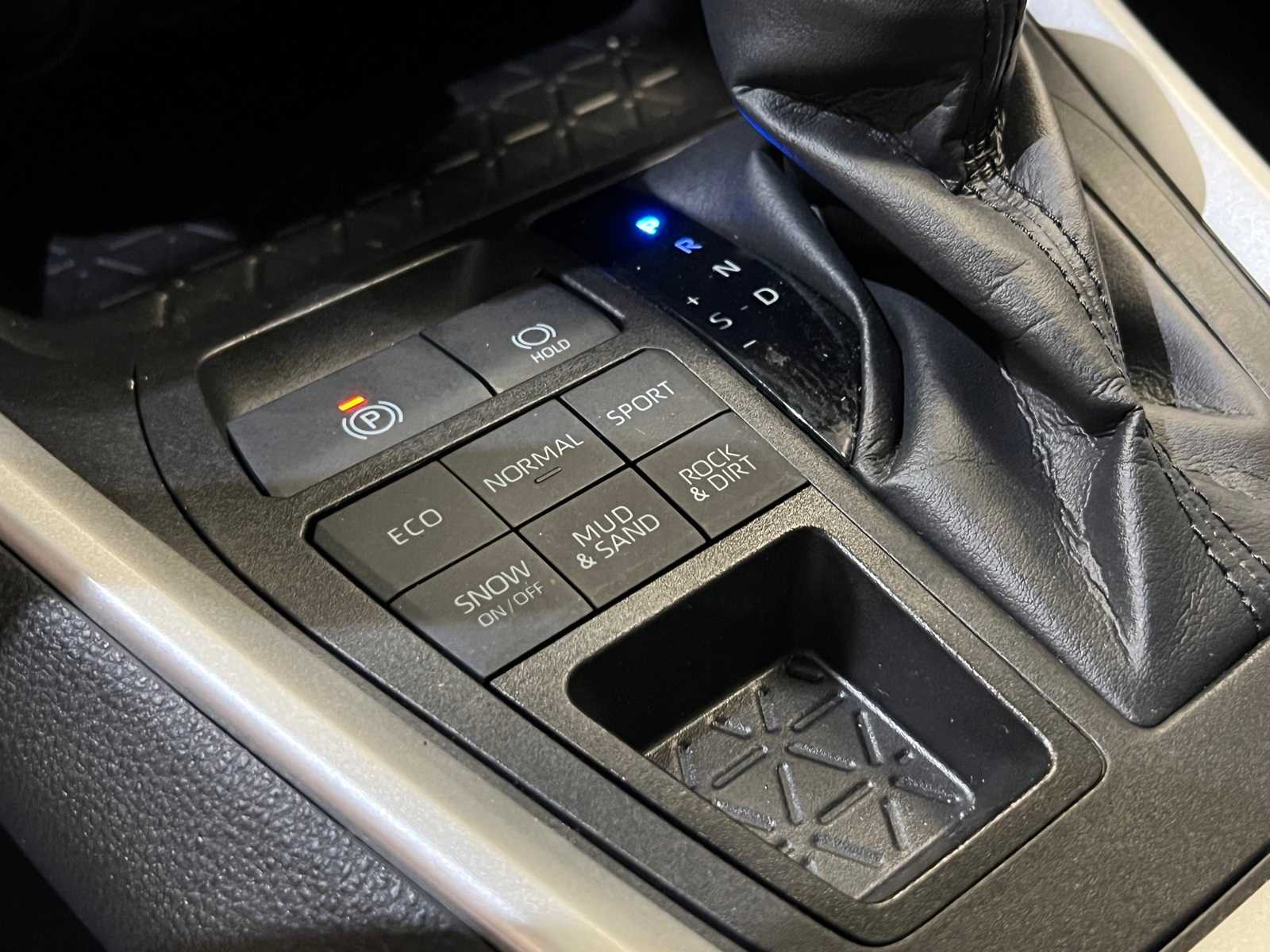 Thumbnail: 2022 Toyota RAV4 - 28