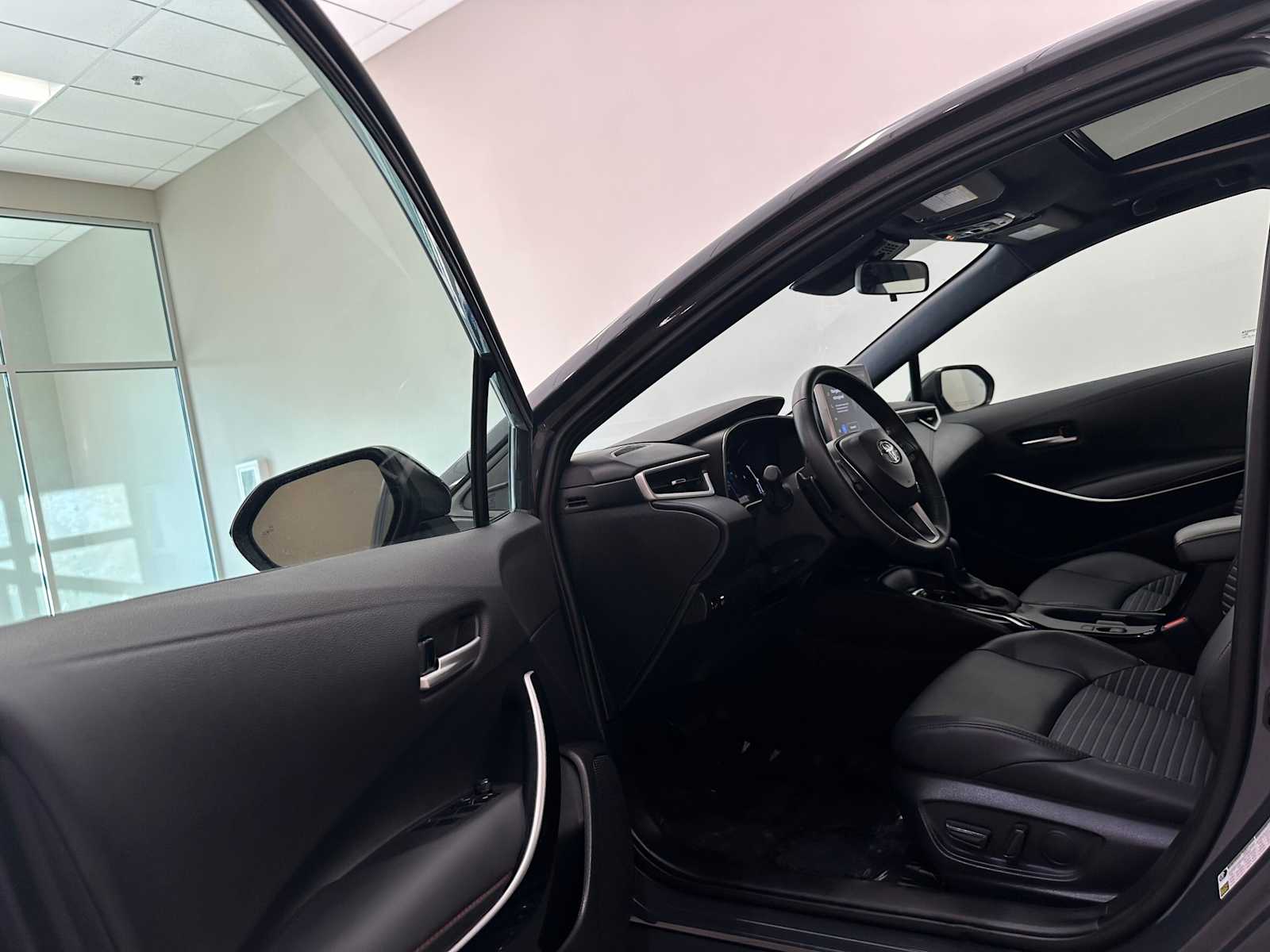 Thumbnail: 2025 Toyota Corolla - 28