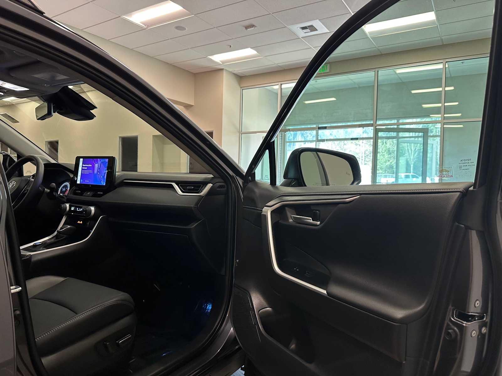 Thumbnail: 2023 Toyota RAV4 - 28