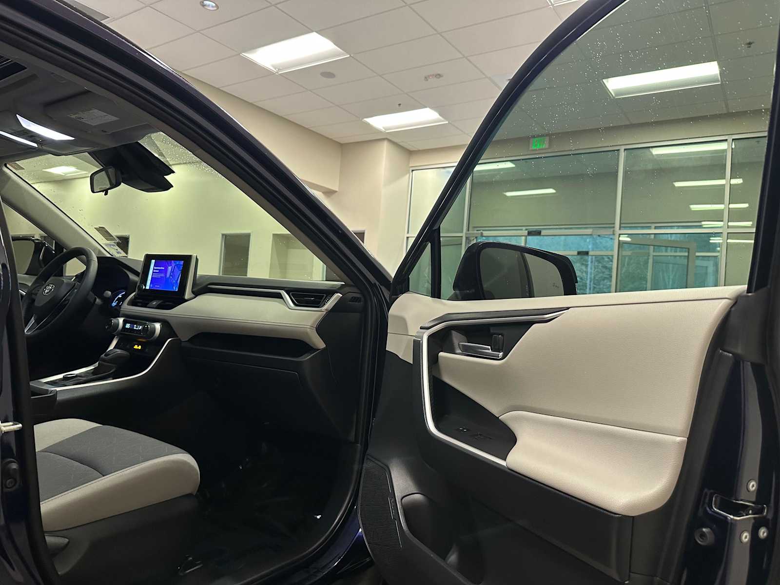 Thumbnail: 2025 Toyota RAV4 - 29